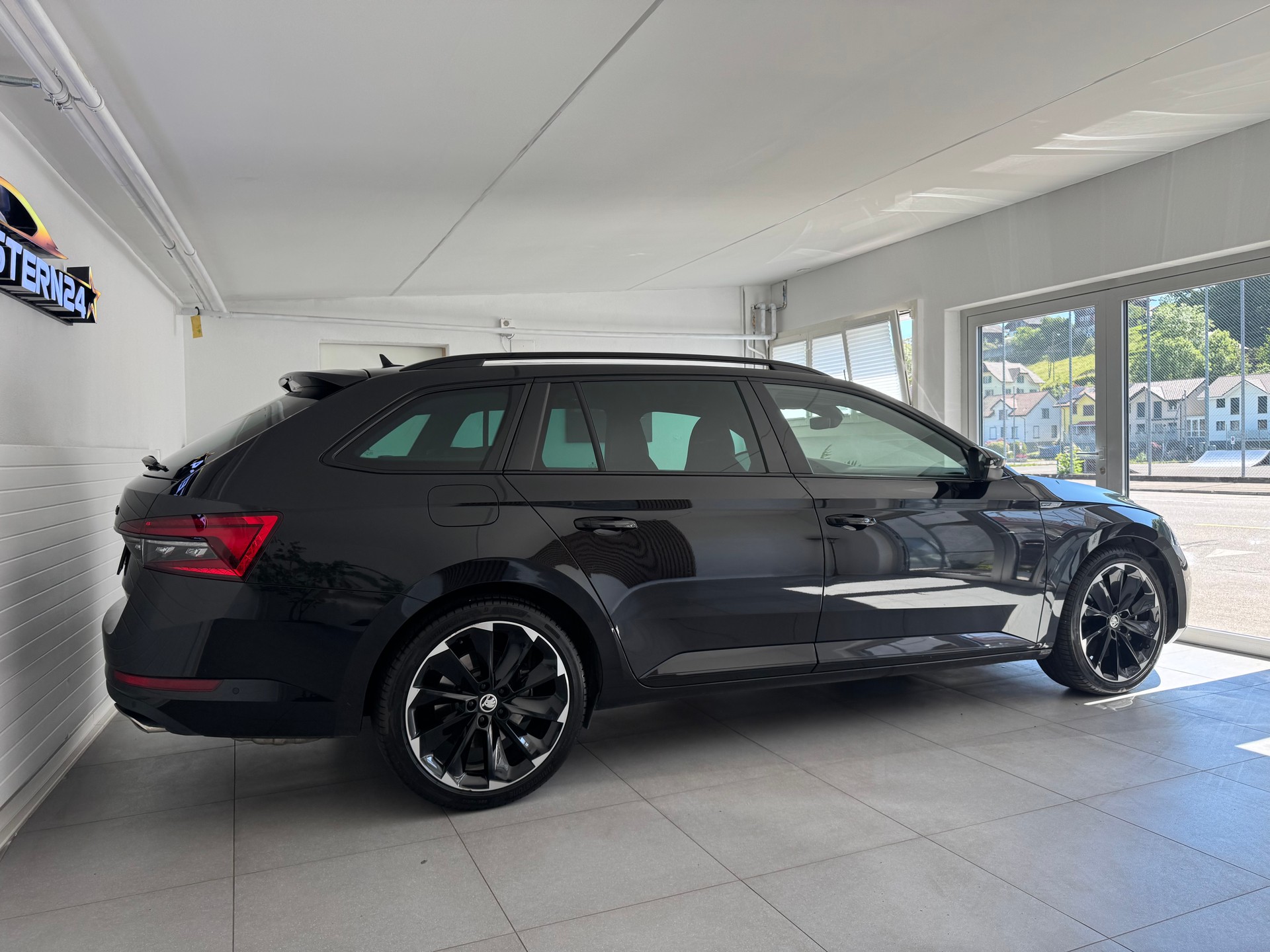 SKODA Superb Combi 2.0 TSI SportLine Plus 4x4 DSG *Panoramadach*CH Fahrzeug*AHK*Standheizung*-image-7