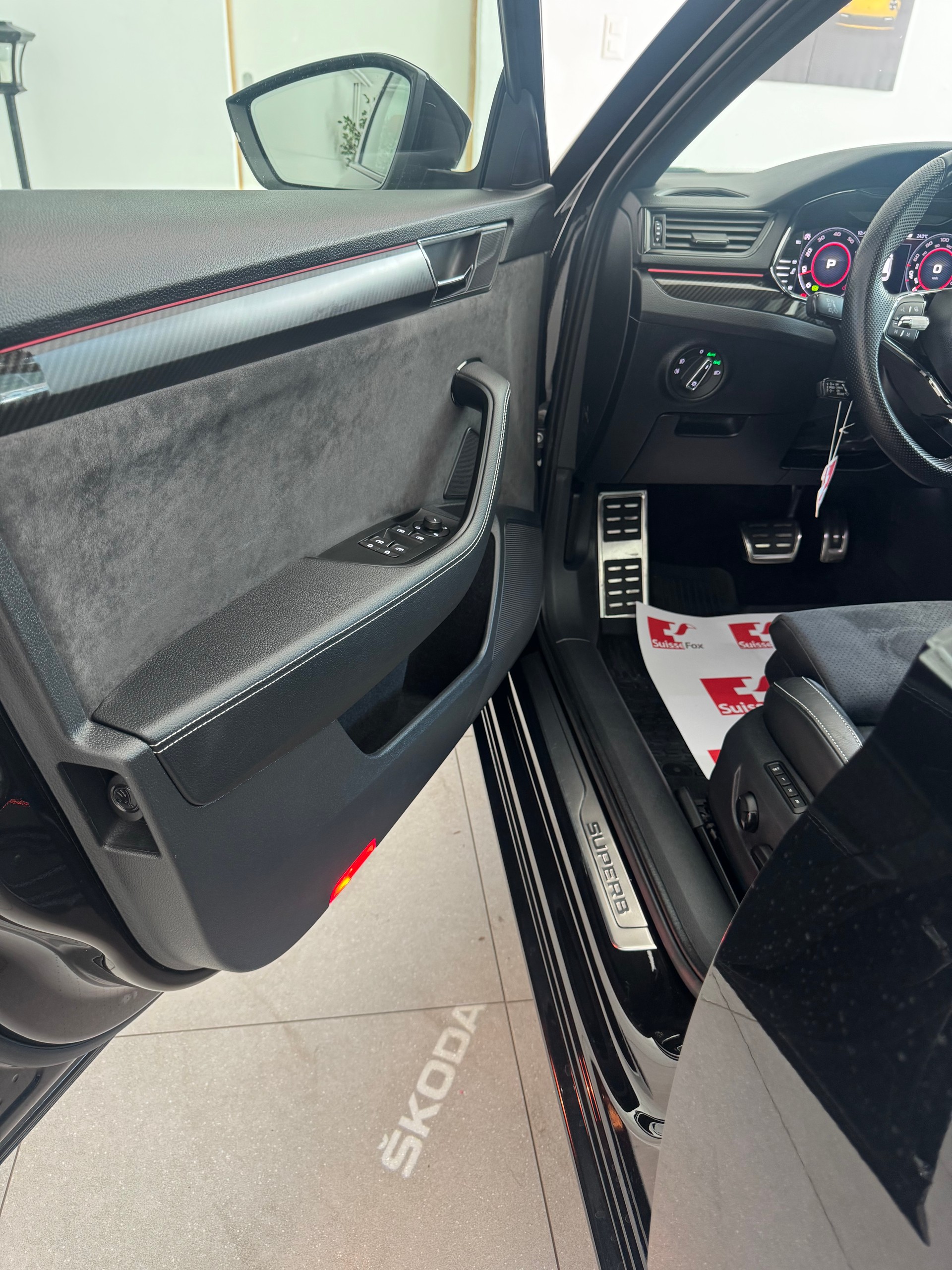 SKODA Superb Combi 2.0 TSI SportLine Plus 4x4 DSG *Panoramadach*CH Fahrzeug*AHK*Standheizung*-image-10