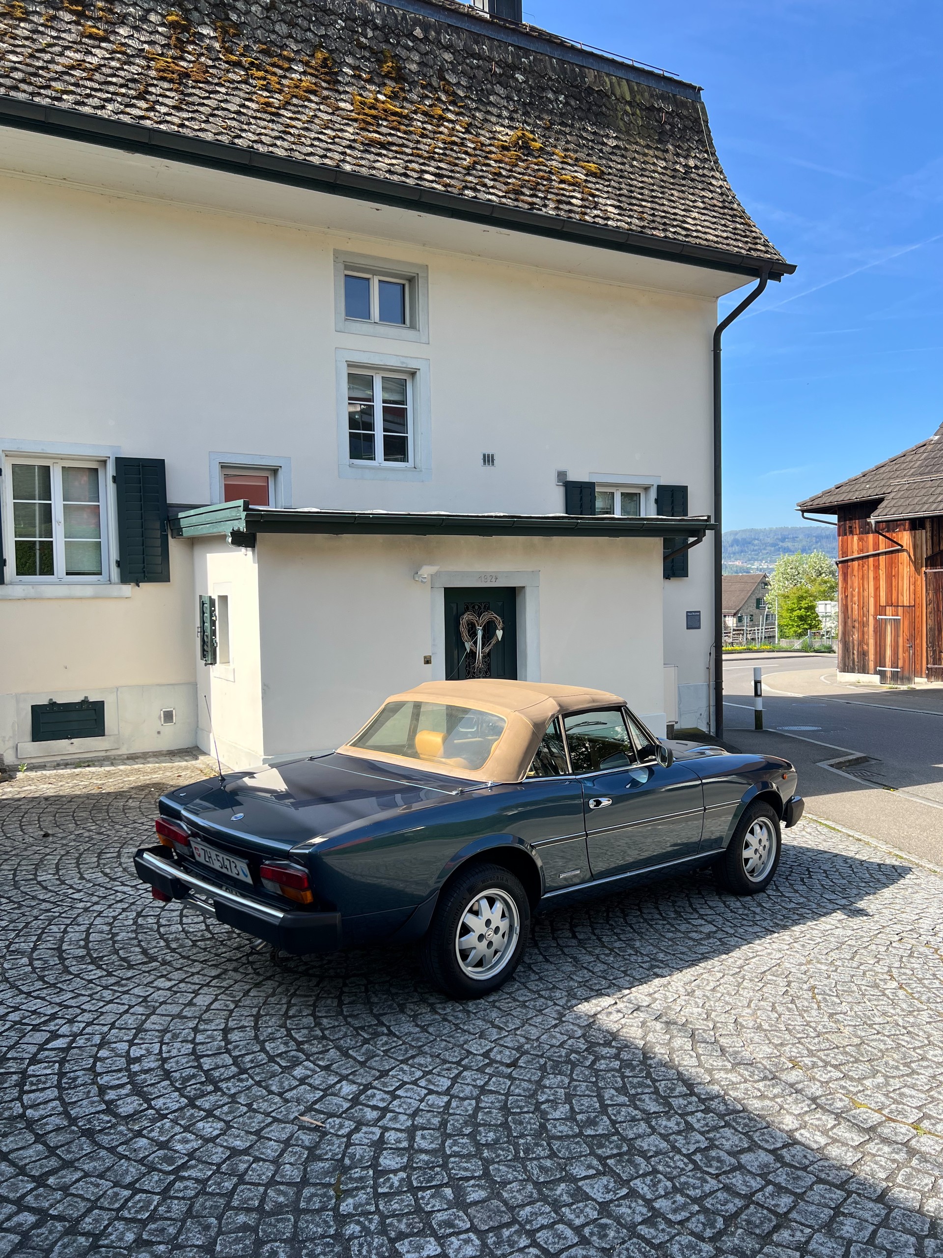 FIAT 124 Spider-image-2