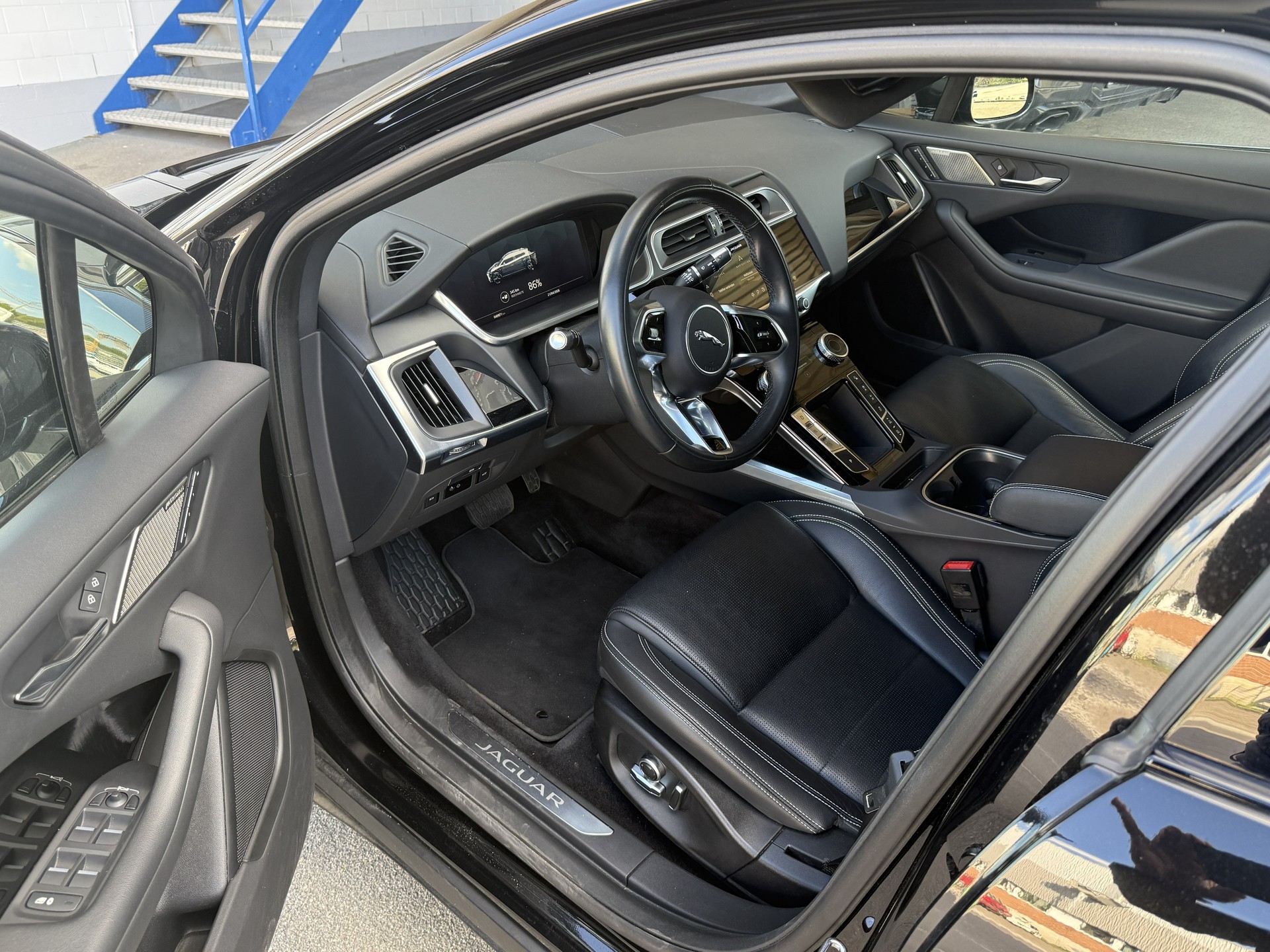 JAGUAR I-PACE-image-3