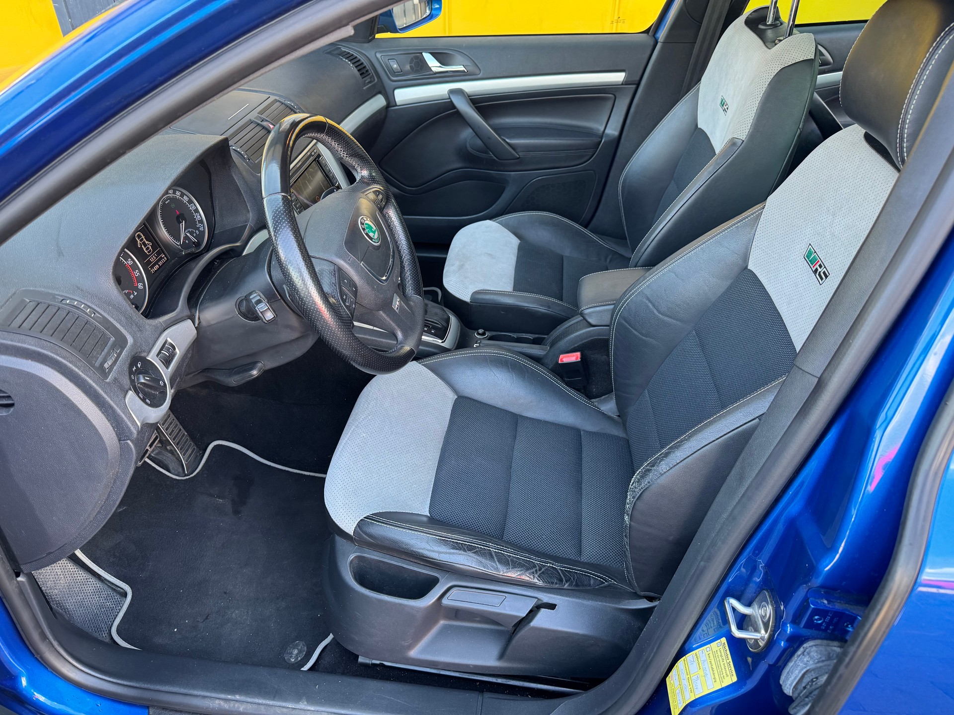 SKODA Octavia Combi 2.0 TDI RS DSG-image-14