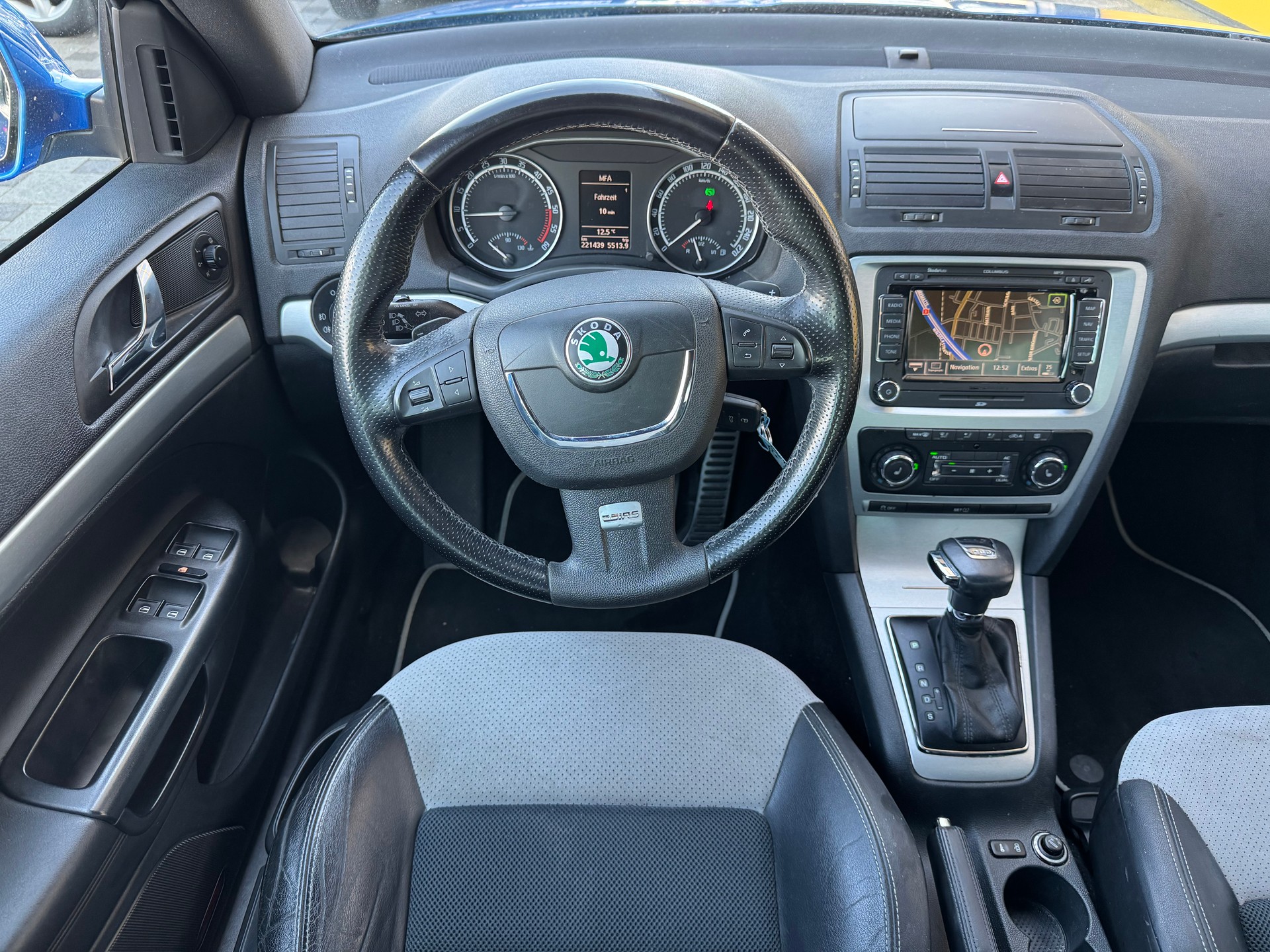 SKODA Octavia Combi 2.0 TDI RS DSG-image-13