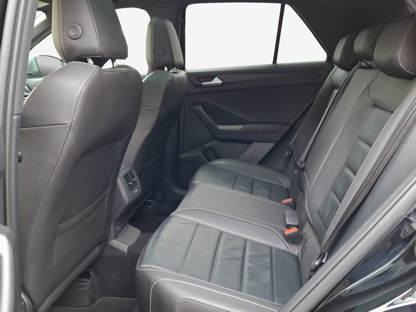 VW T-Roc 2.0 TSI R DSG 4Motion-image-11