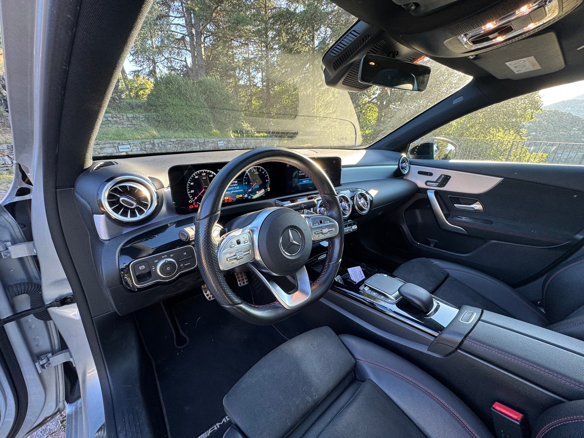 MERCEDES-BENZ A 250 e AMG Line-image-5