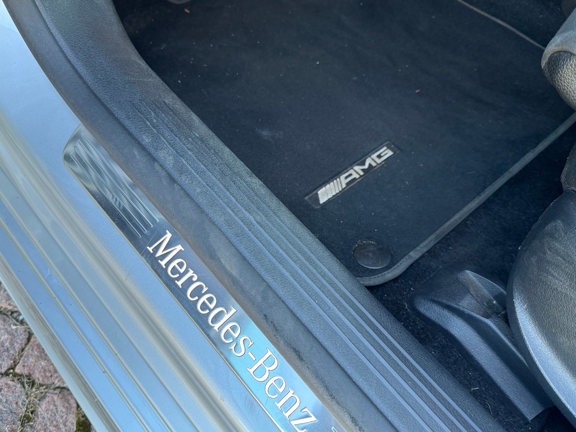 MERCEDES-BENZ A 250 e AMG Line-image-6