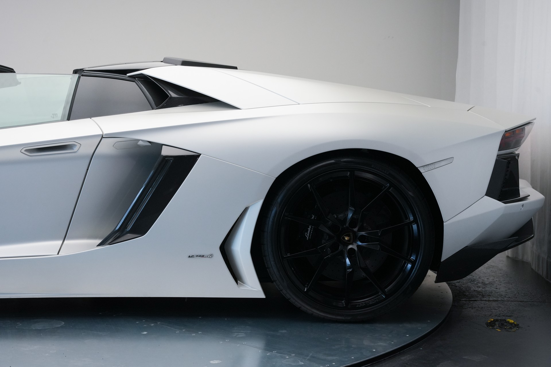 LAMBORGHINI Aventador LP700-4 Roadster E-Gear *Unikat* *Novitec* *Mattlackierung*-image-36