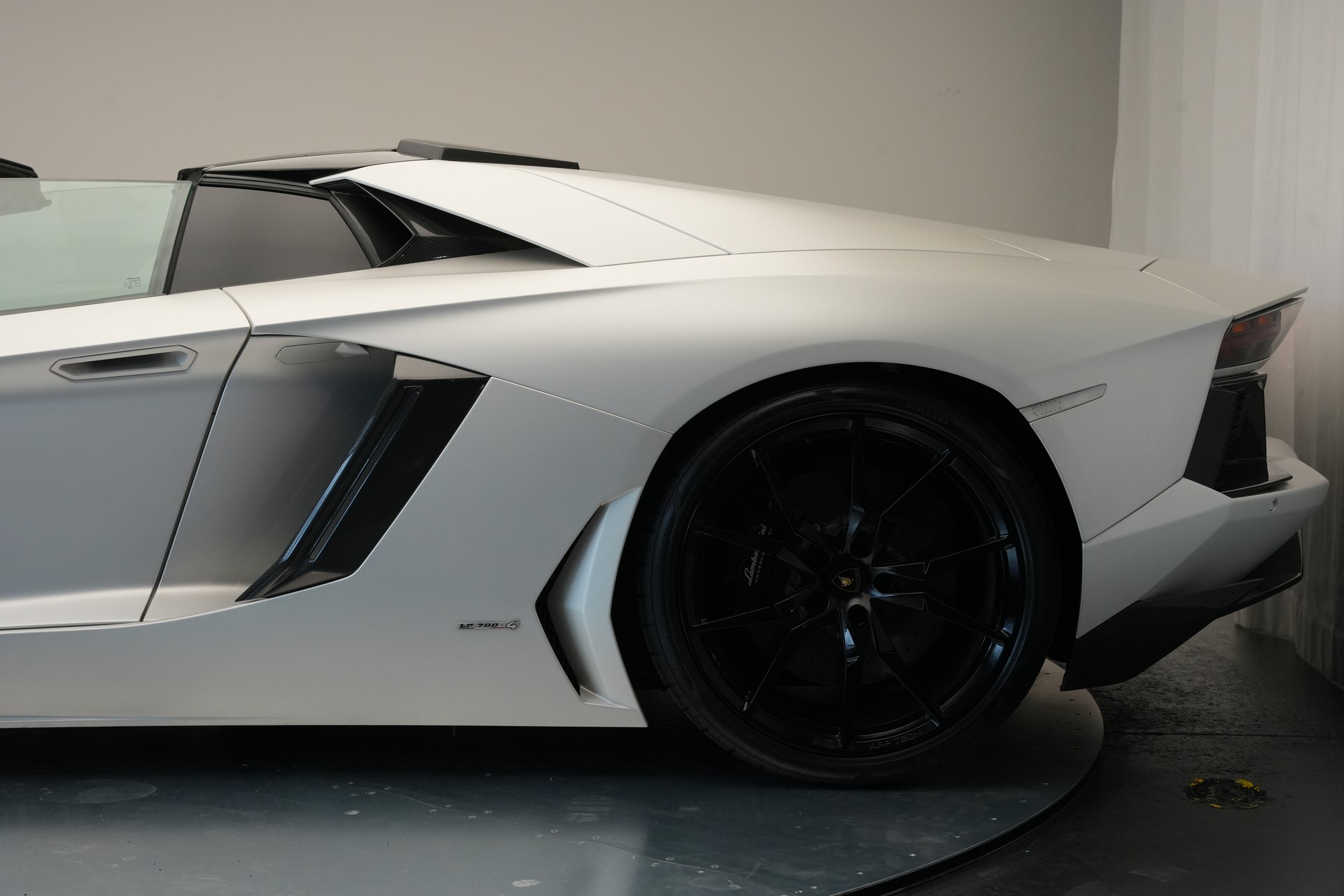 LAMBORGHINI Aventador LP700-4 Roadster E-Gear *SONDERPREIS!* *Unikat* *Novitec* *Mattlackierung*-image-33