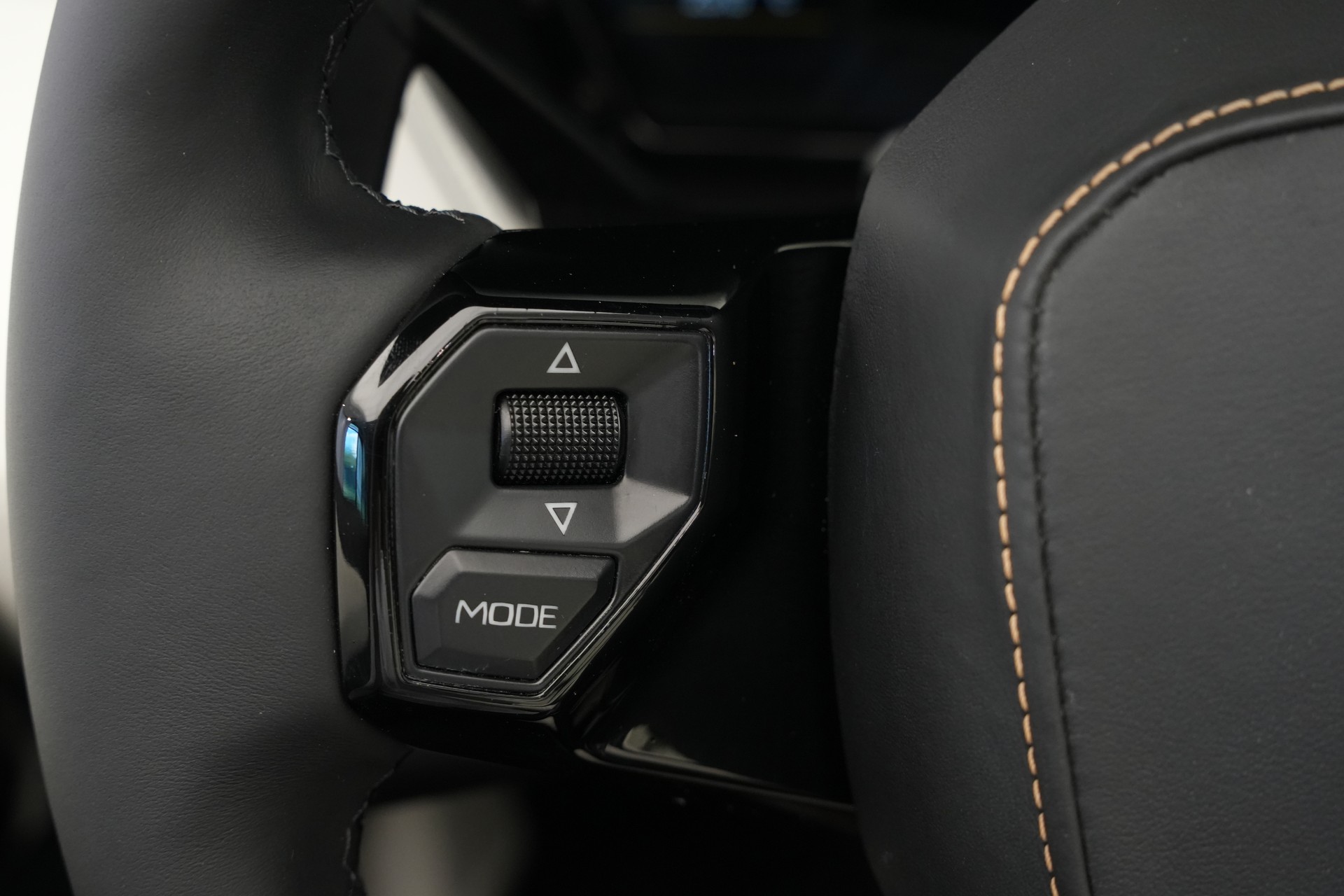 LAMBORGHINI Aventador LP700-4 Roadster E-Gear *SONDERPREIS!* *Unikat* *Novitec* *Mattlackierung*-image-17