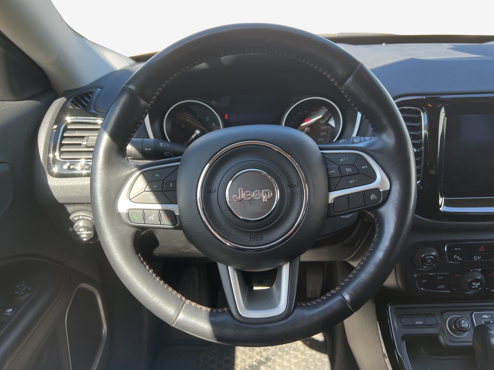 JEEP Compass 4x2 1.3 Turbo Limited DKG-image-9