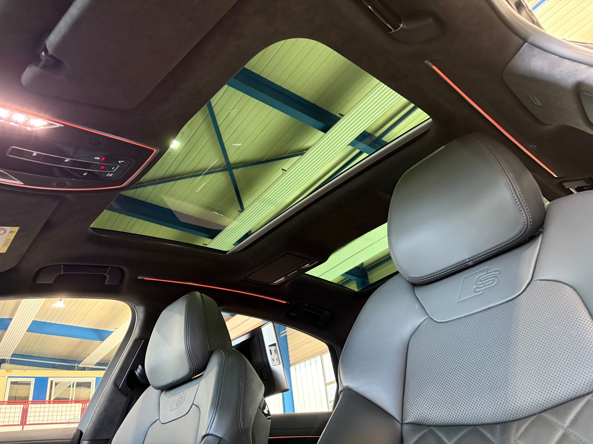 AUDI A8 50 L TDI qu.**Werksgarantie,S-Sportsitze,STANDH,Panodach,Voll**-image-9