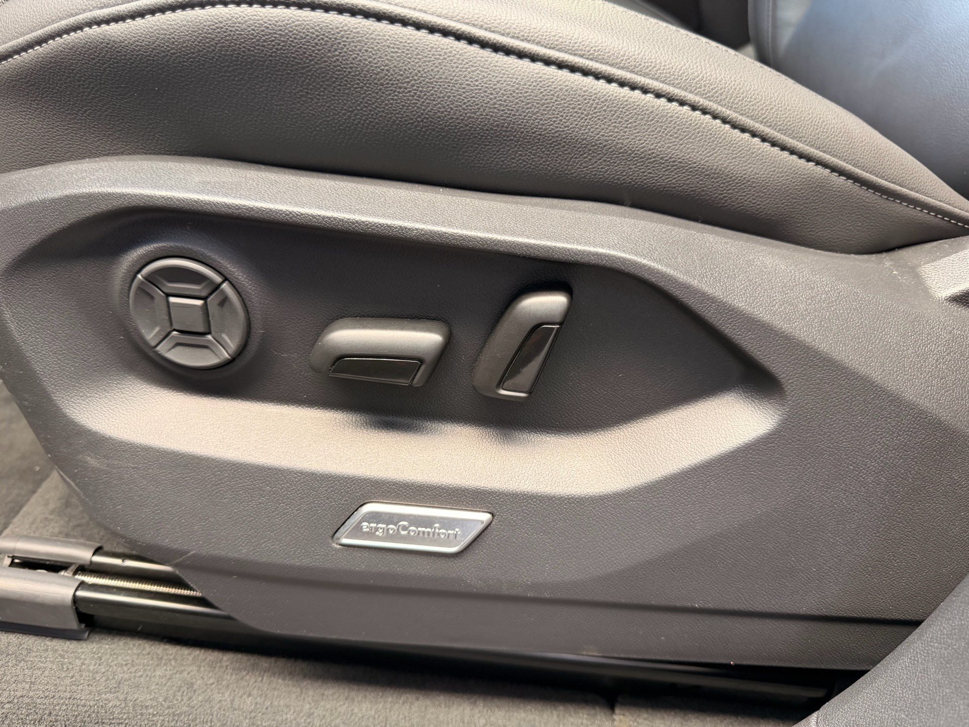 VW Touareg 3.0 TDI 231PS 4MOTION ***INNOVISIONS COCKPIT & ANHÄNGEKUPPLUNG ***-image-29