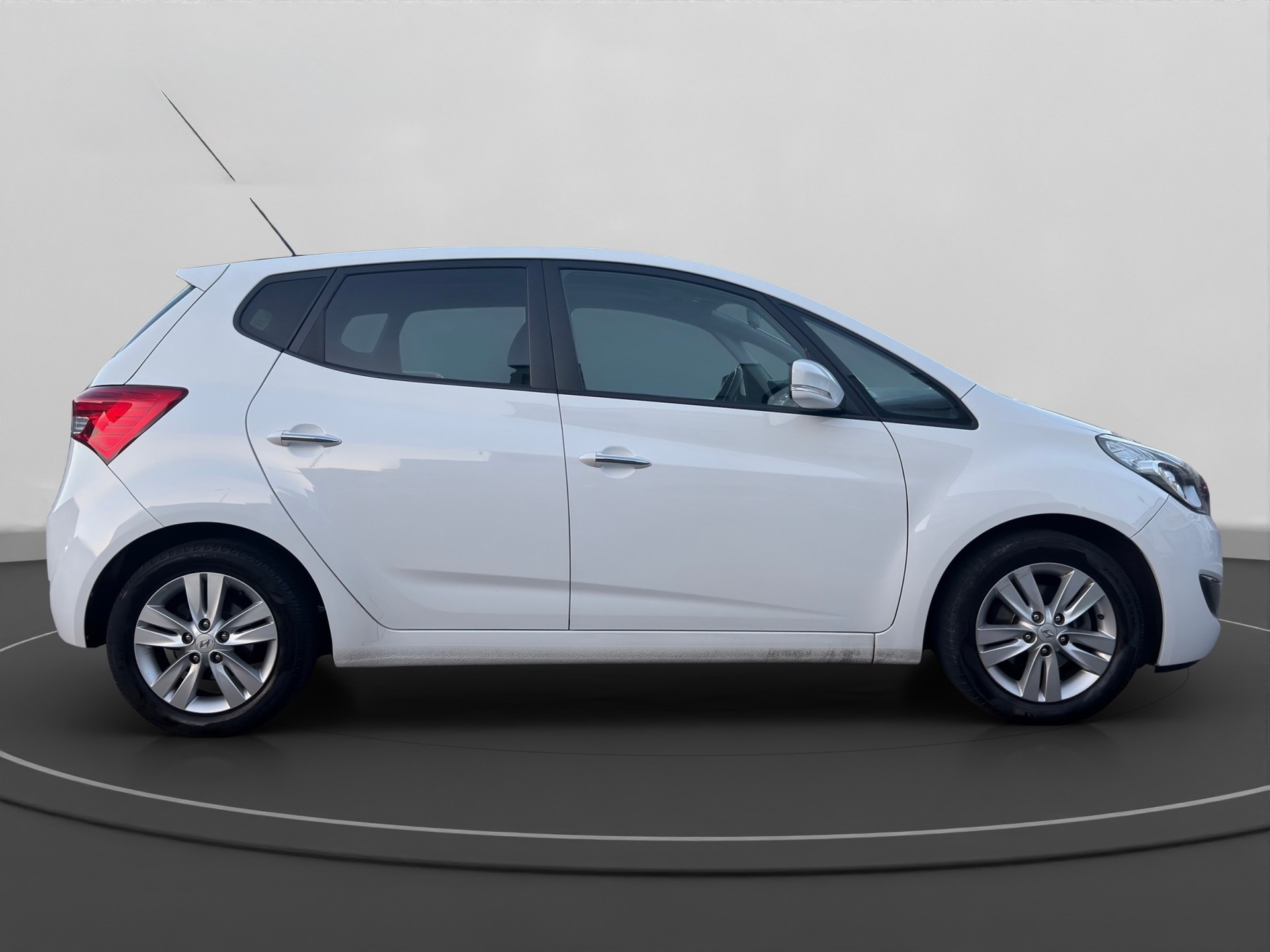 HYUNDAI iX20 1.6 Premium Automatic-image-5