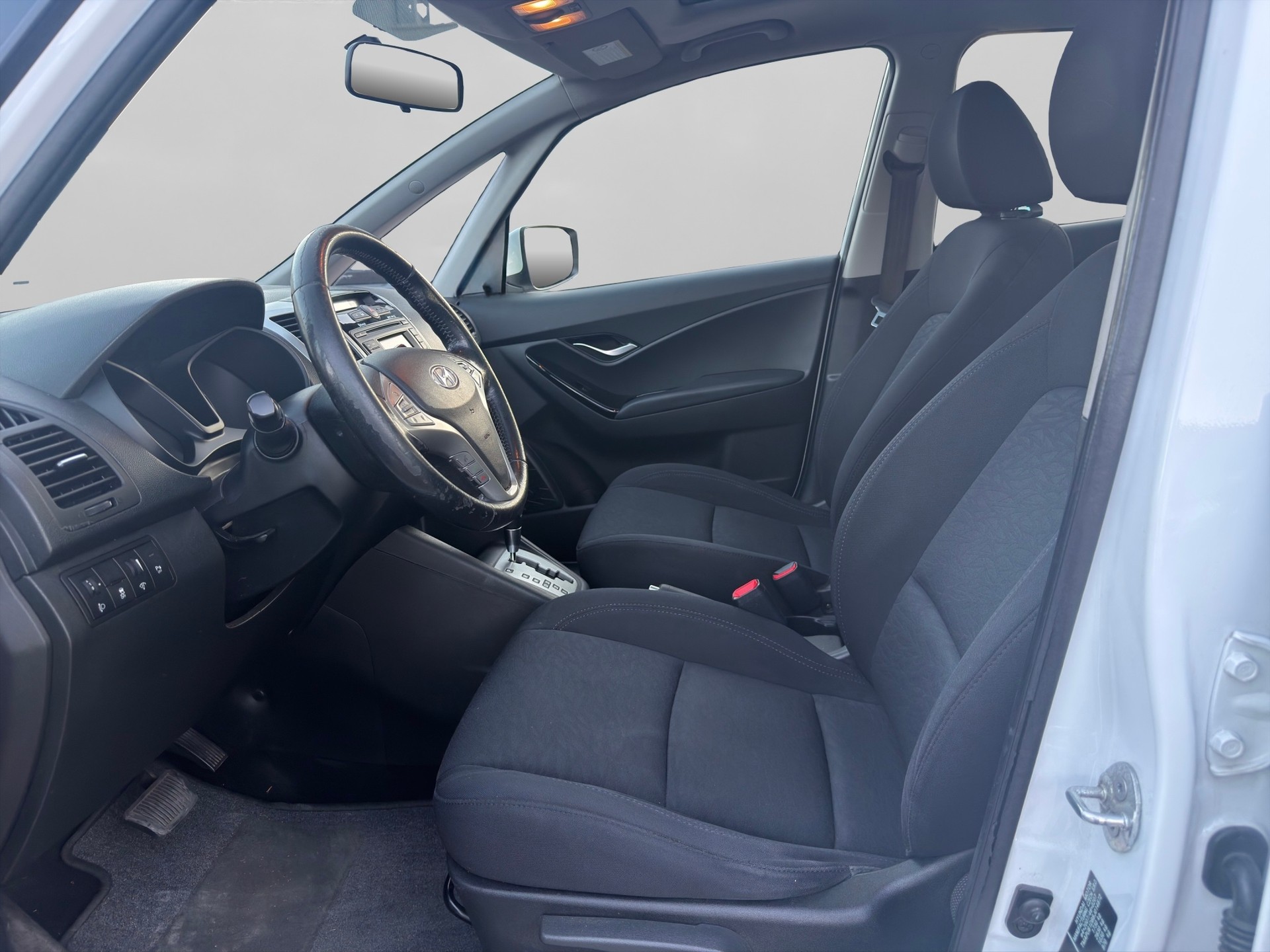 HYUNDAI iX20 1.6 Premium Automatic-image-8
