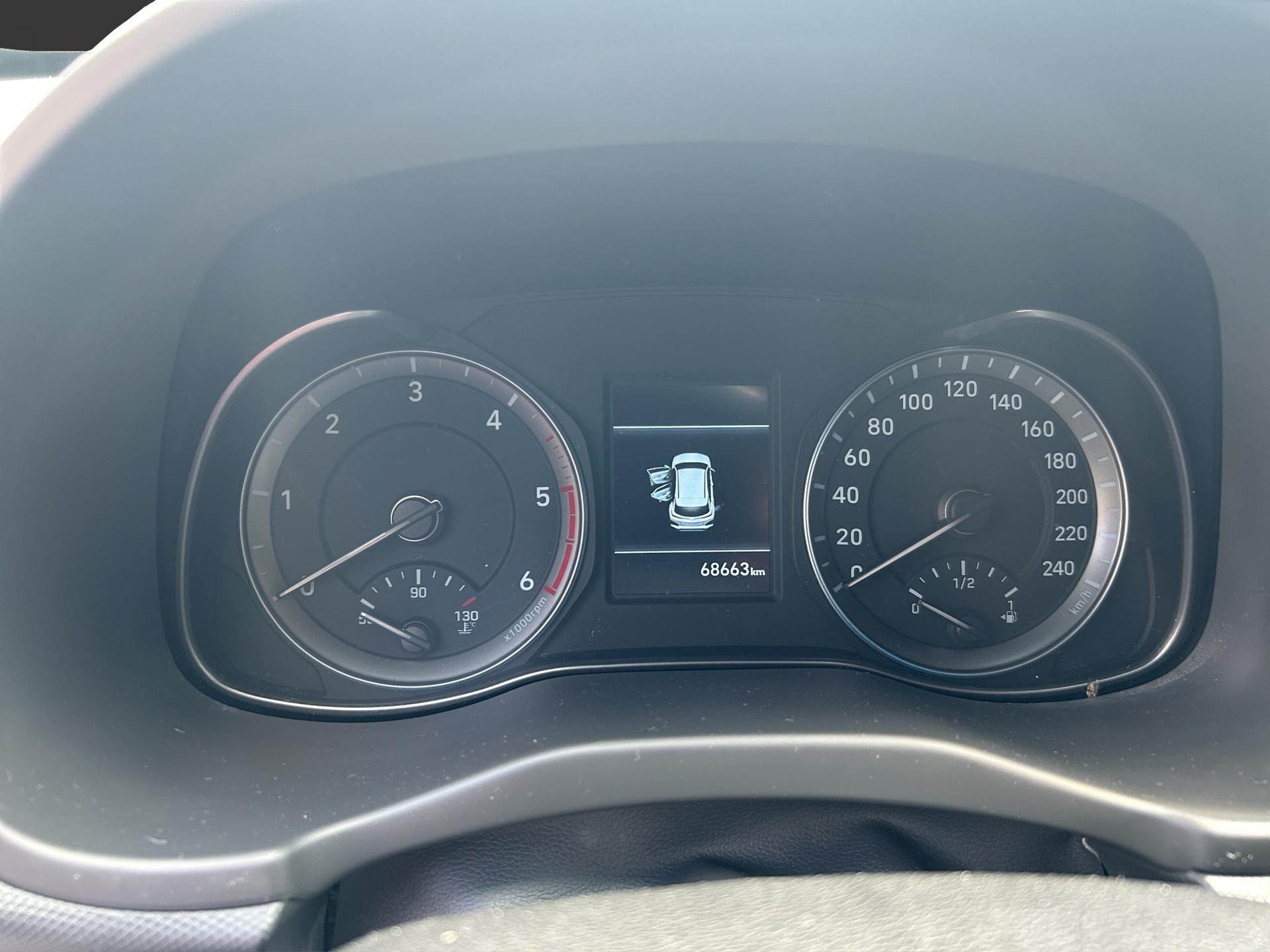 HYUNDAI Kona 1.6 CRDi Amplia 4WD-image-11