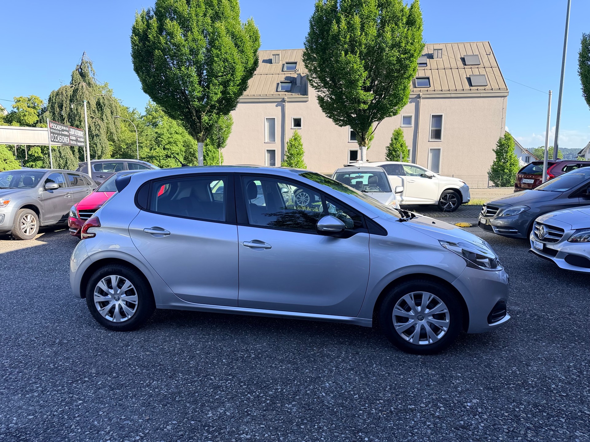 PEUGEOT 208 1.6 BlueHDi Active-image-6