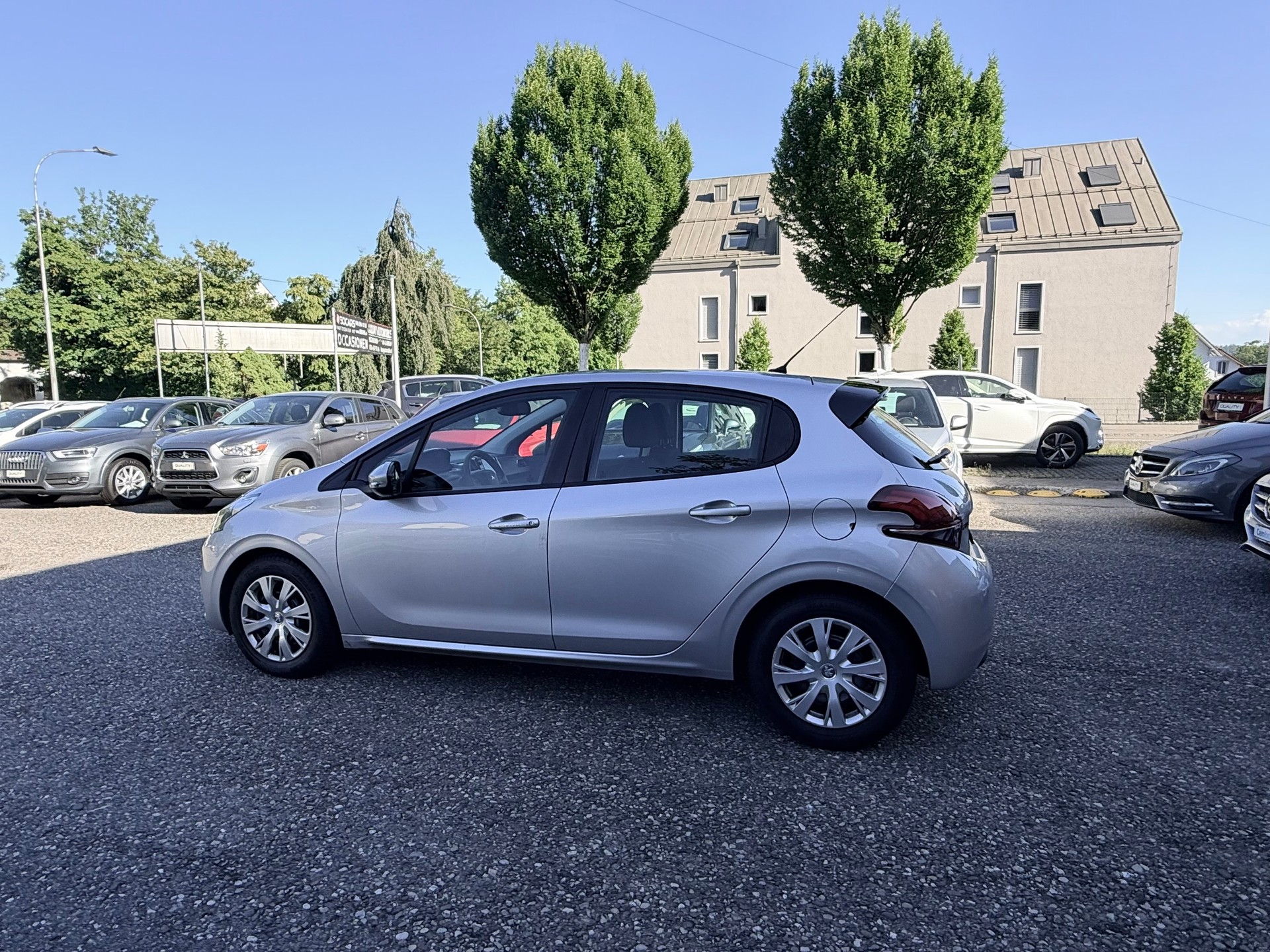 PEUGEOT 208 1.6 BlueHDi Active-image-13