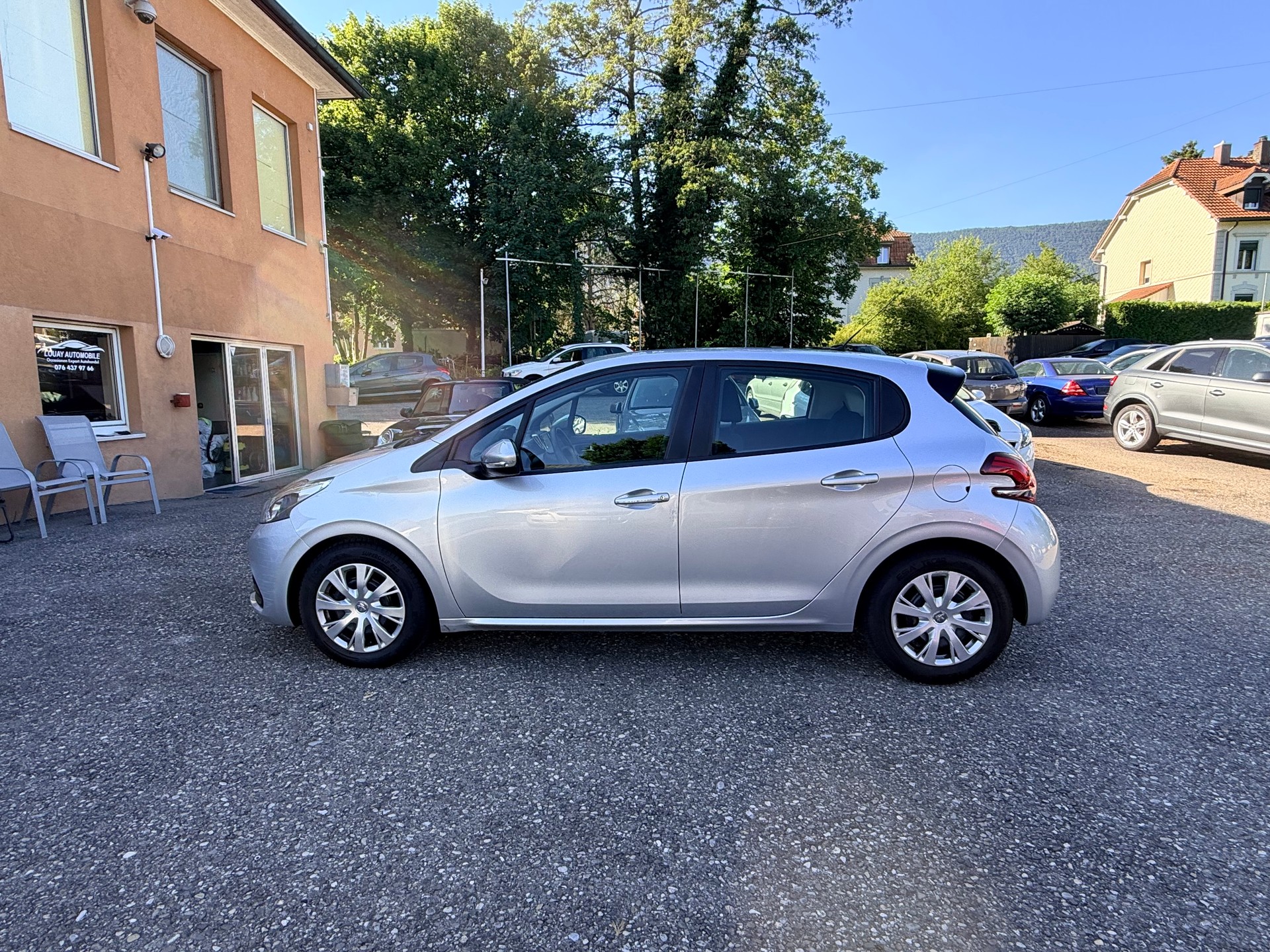 PEUGEOT 208 1.6 BlueHDi Active-image-8