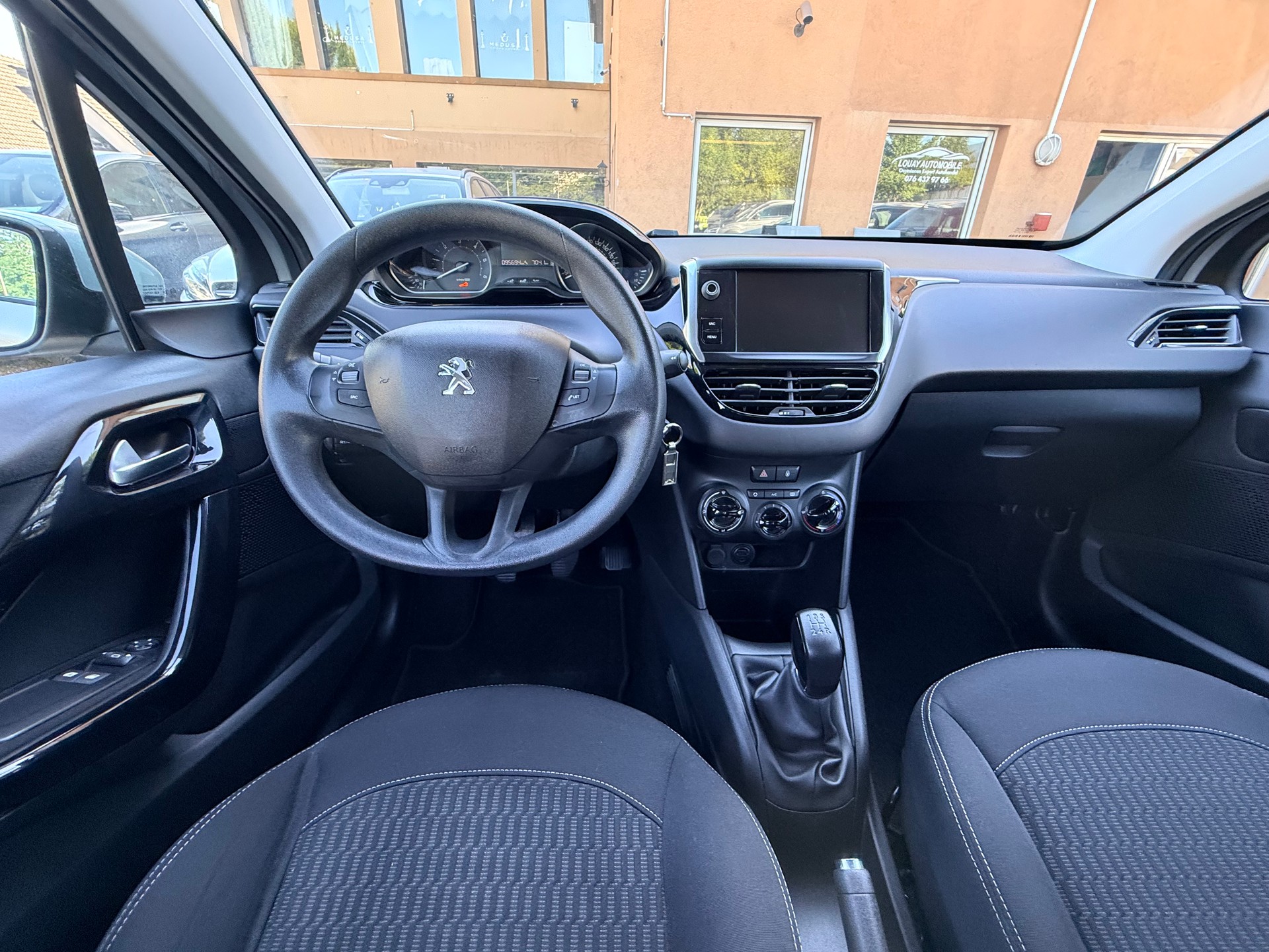 PEUGEOT 208 1.6 BlueHDi Active-image-19
