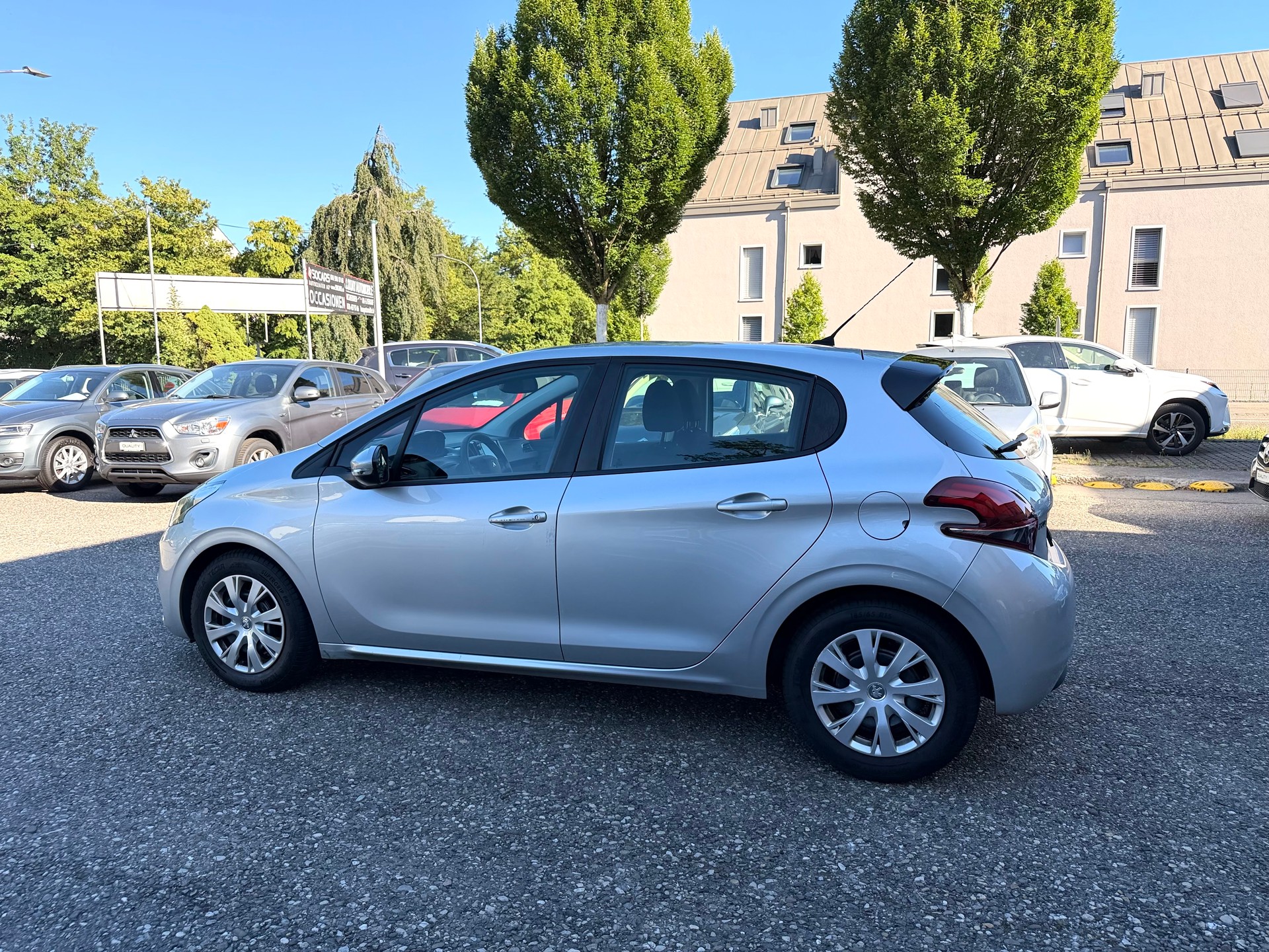 PEUGEOT 208 1.6 BlueHDi Active-image-10