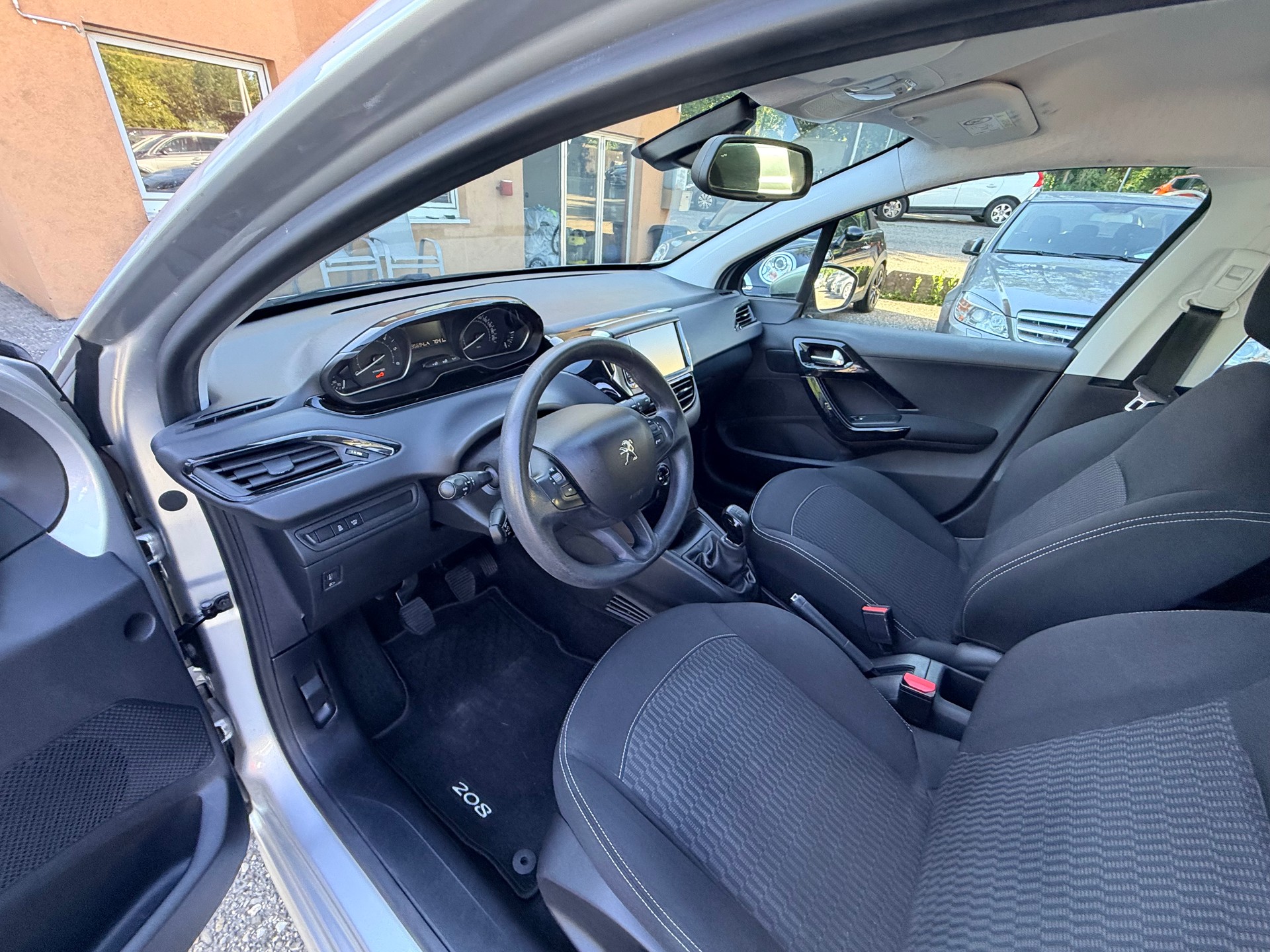 PEUGEOT 208 1.6 BlueHDi Active-image-16