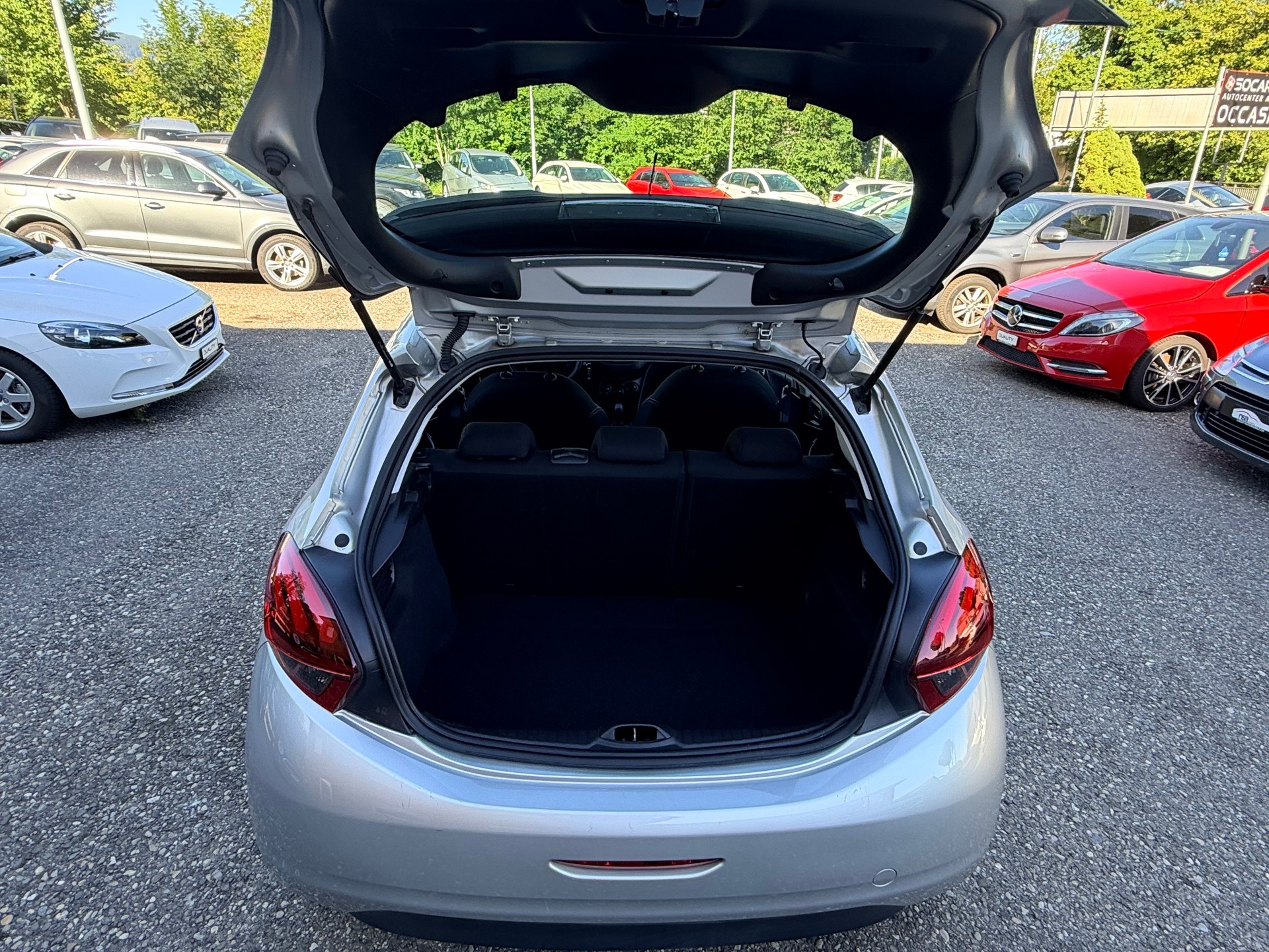 PEUGEOT 208 1.6 BlueHDi Active-image-15