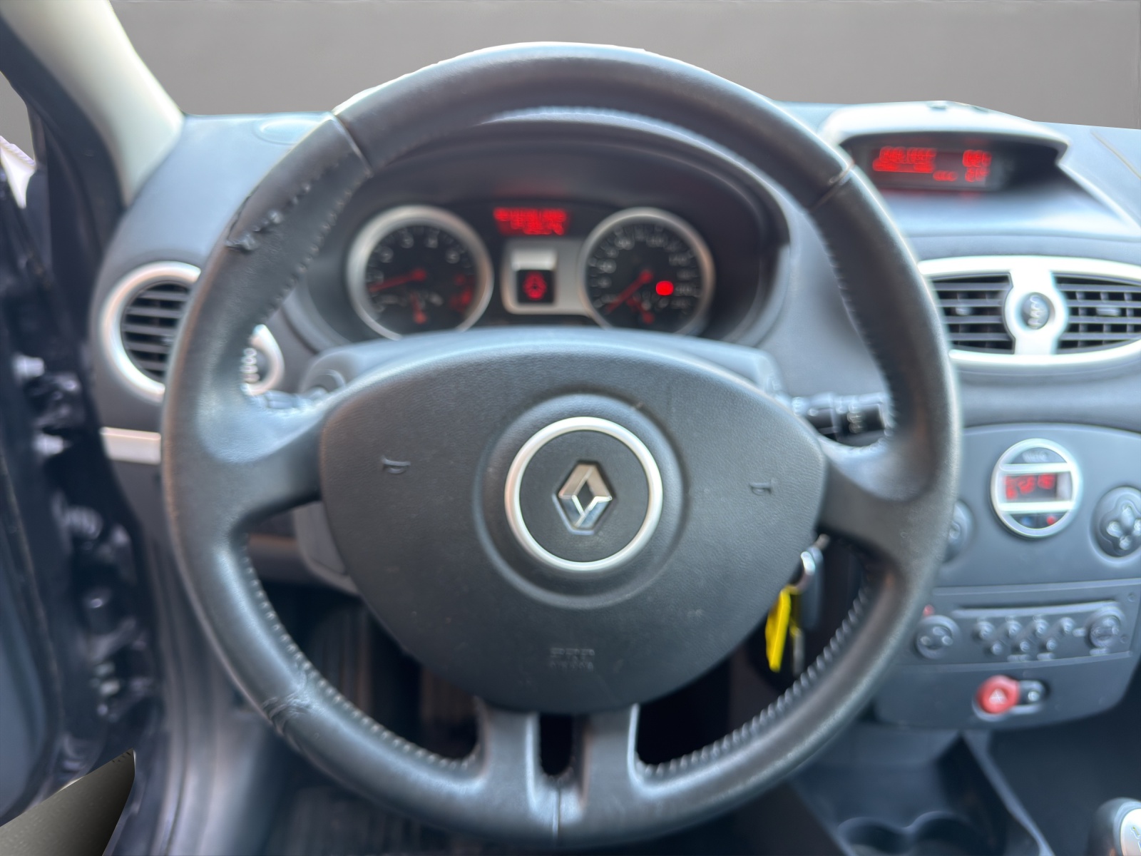 RENAULT Clio 1.2 16V Turbo Exception-image-9