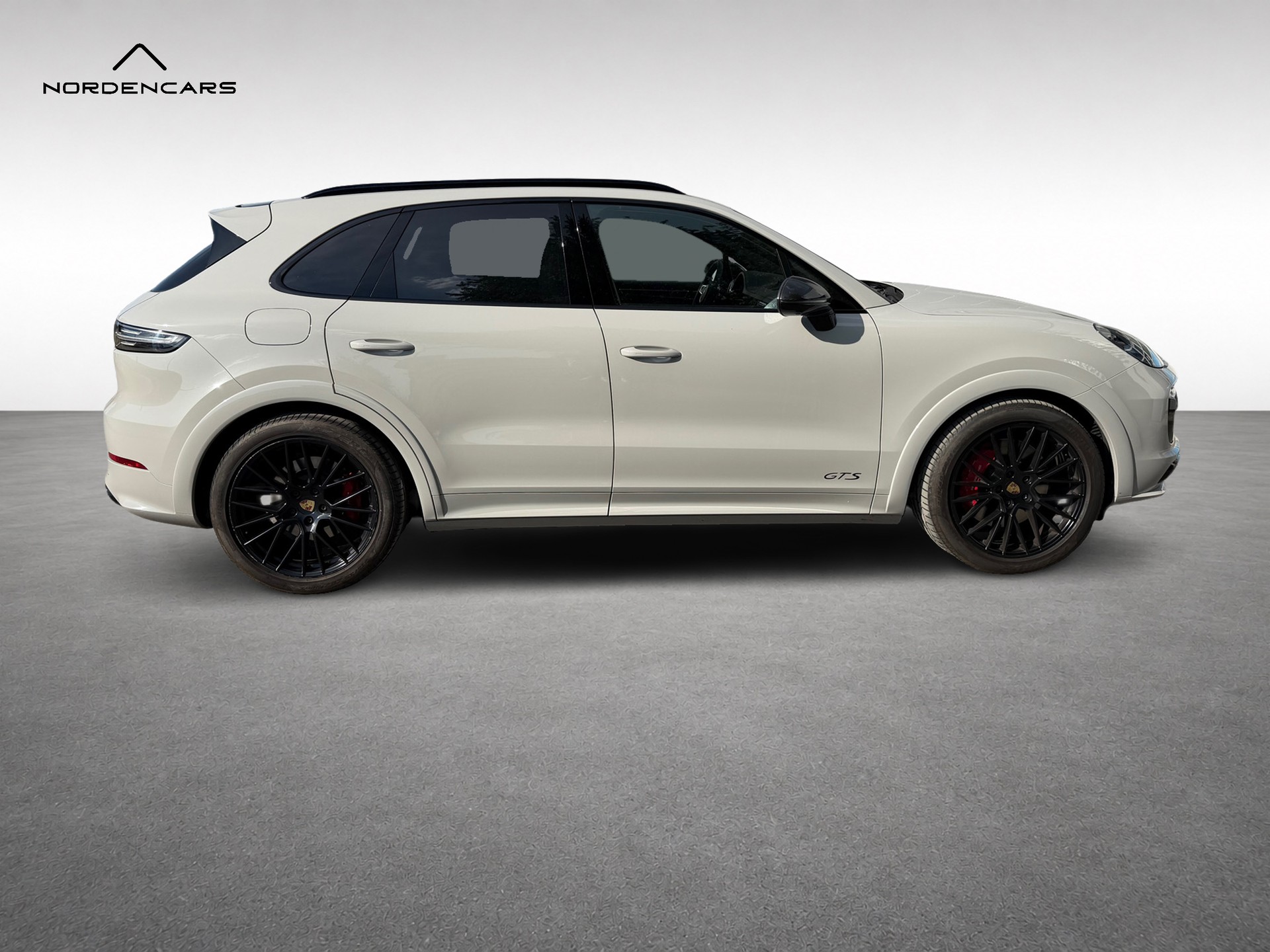PORSCHE Cayenne GTS-showroom-element-1
