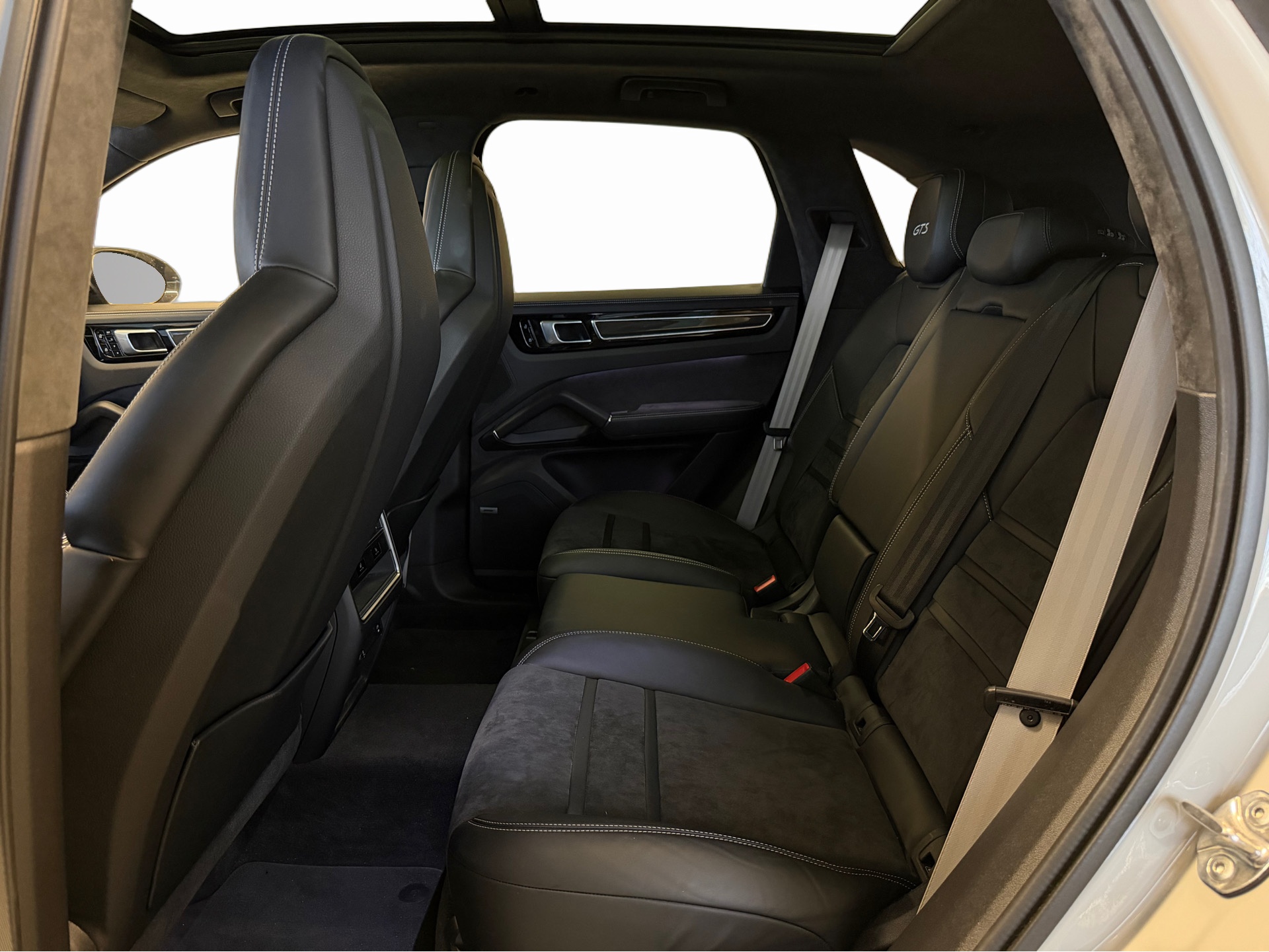 PORSCHE Cayenne GTS-image-13