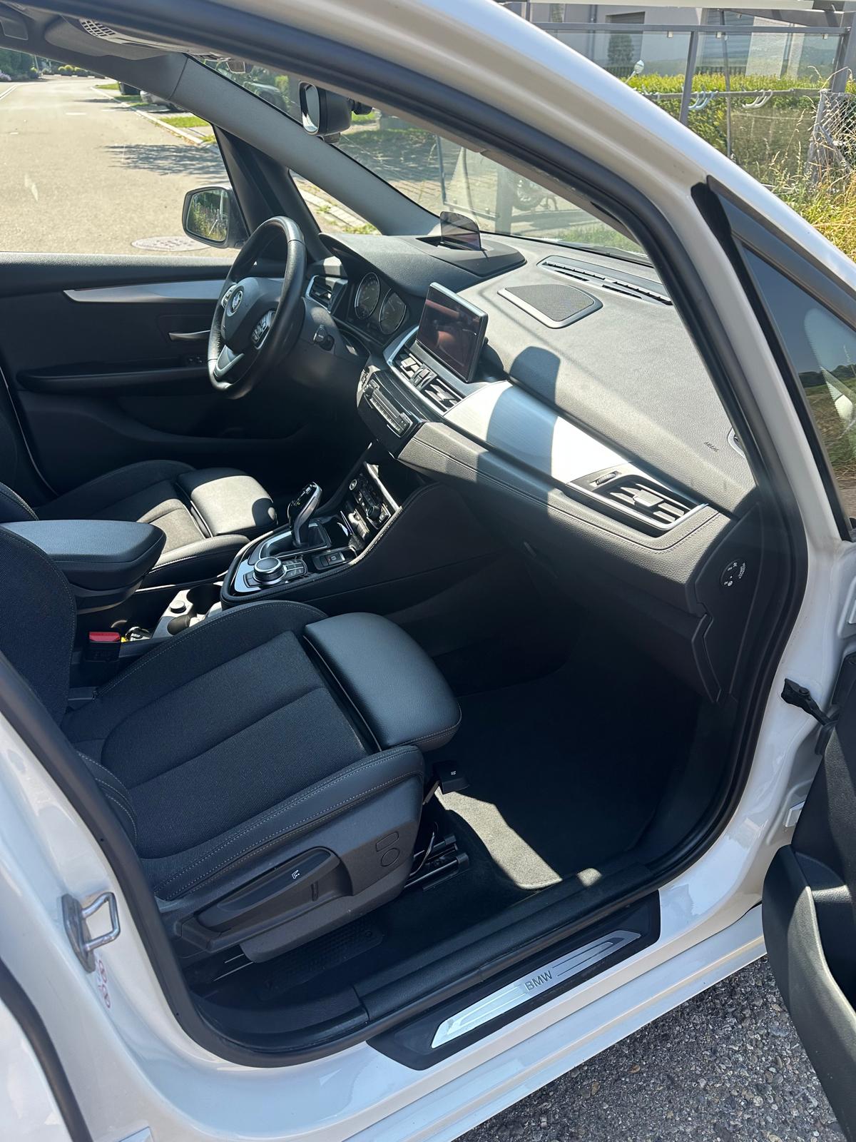 BMW 218d Gran Tourer Steptronic-image-5