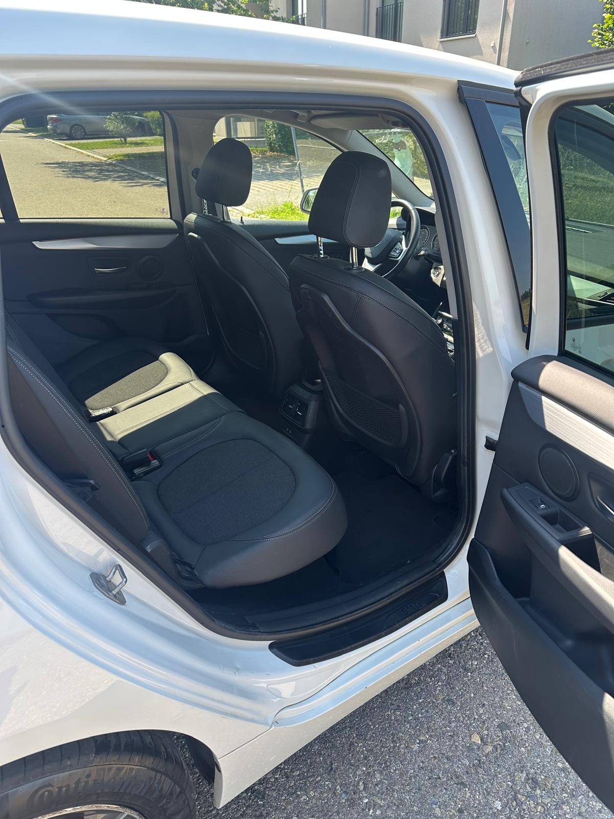 BMW 218d Gran Tourer Steptronic-image-10