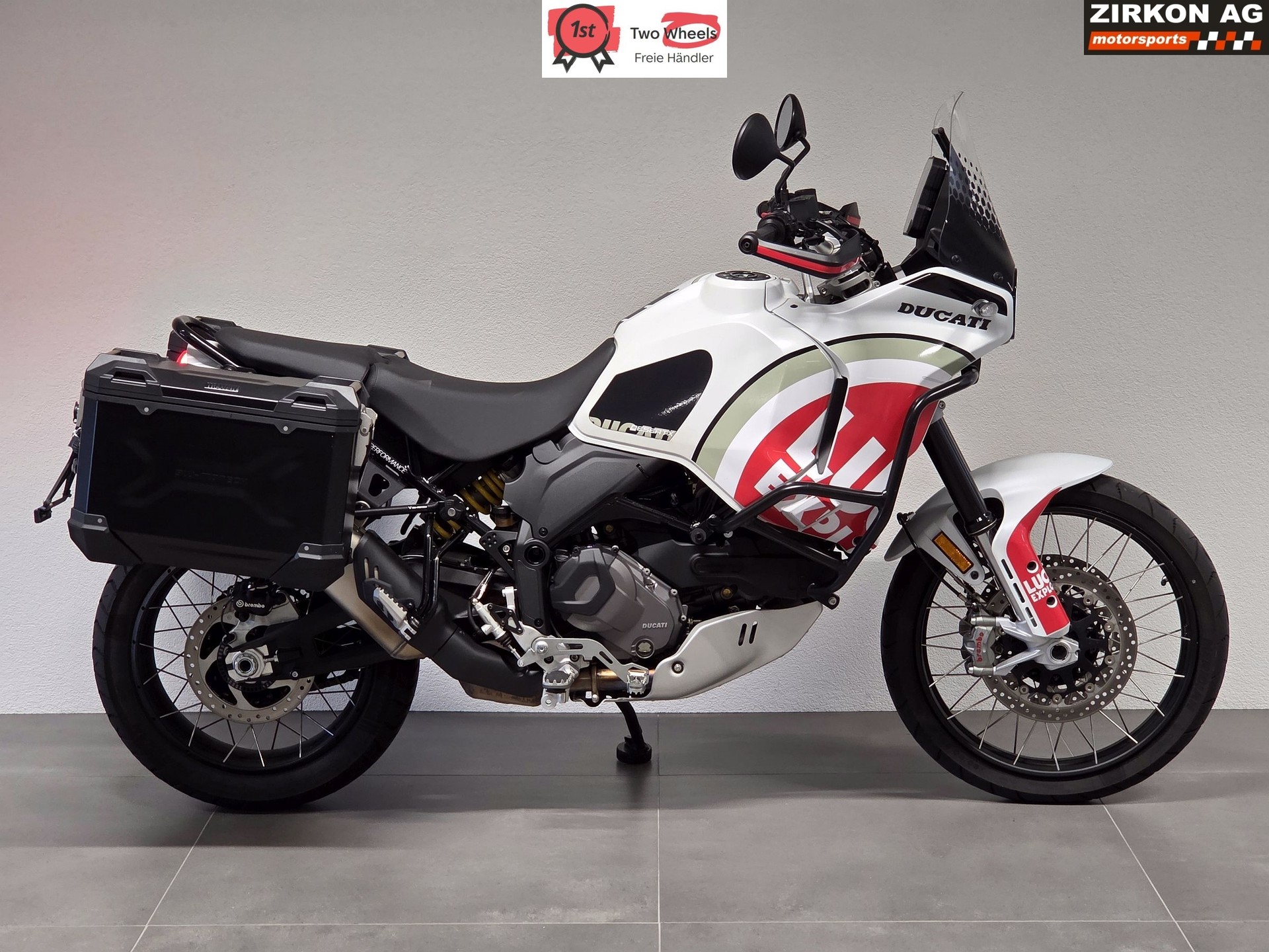 DUCATI Desert X Lucky Strike