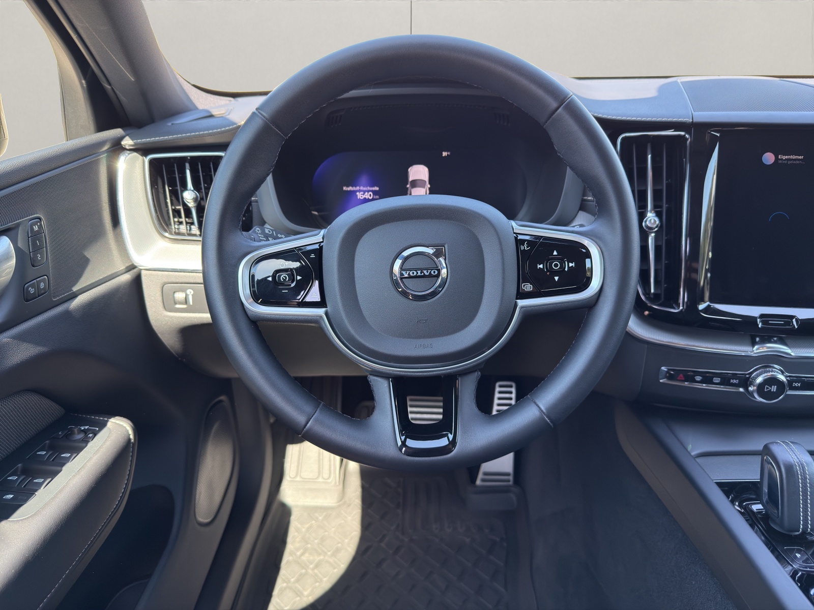 VOLVO XC60 2.0 B5 MH R-Design AWD-image-14