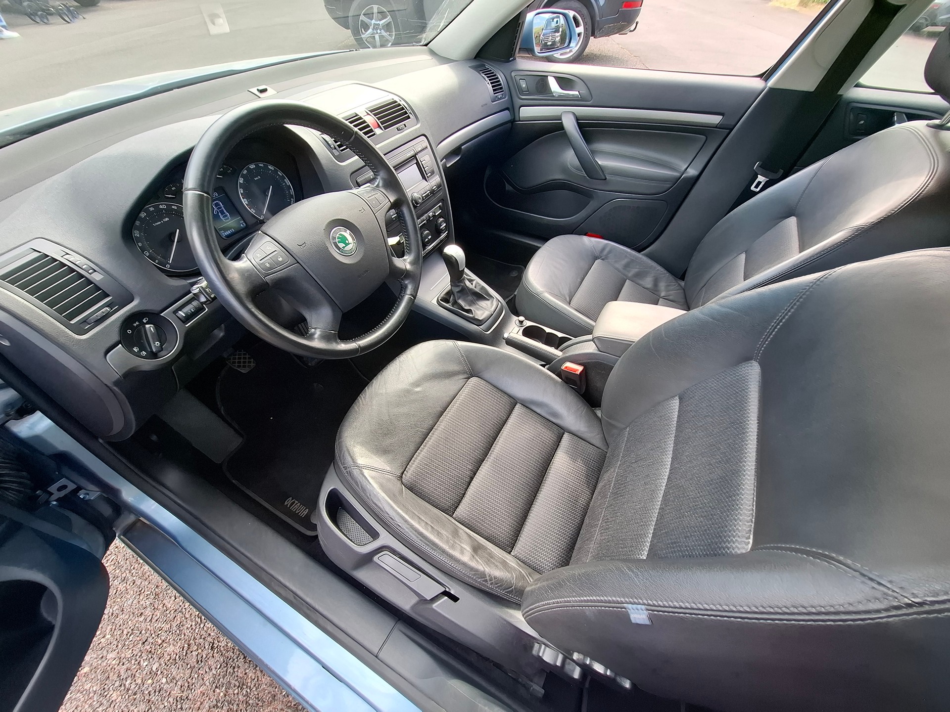 SKODA Octavia 2.0 FSI Swiss Adventure 4x4-image-10