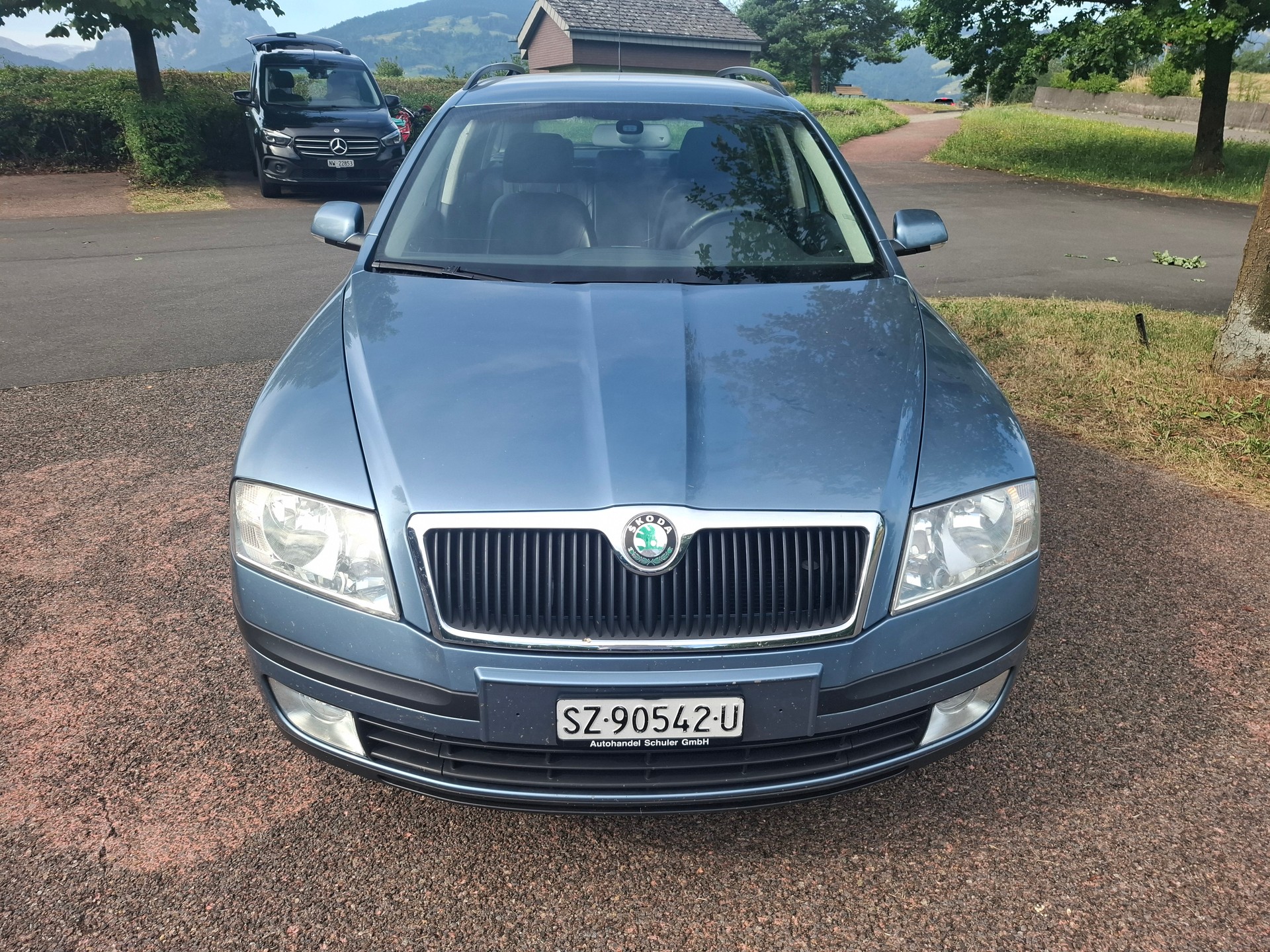 SKODA Octavia 2.0 FSI Swiss Adventure 4x4-image-1