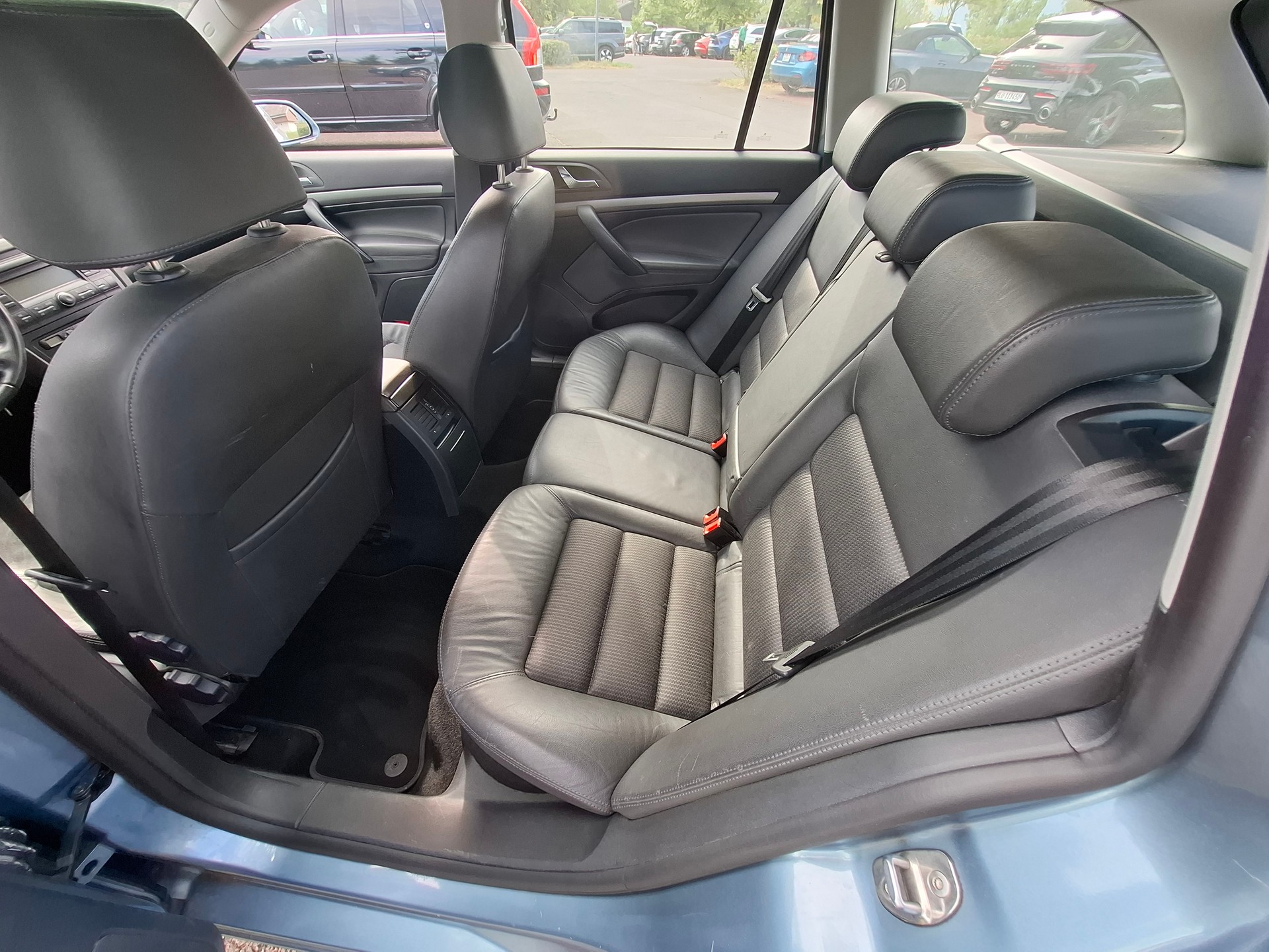 SKODA Octavia 2.0 FSI Swiss Adventure 4x4-image-11