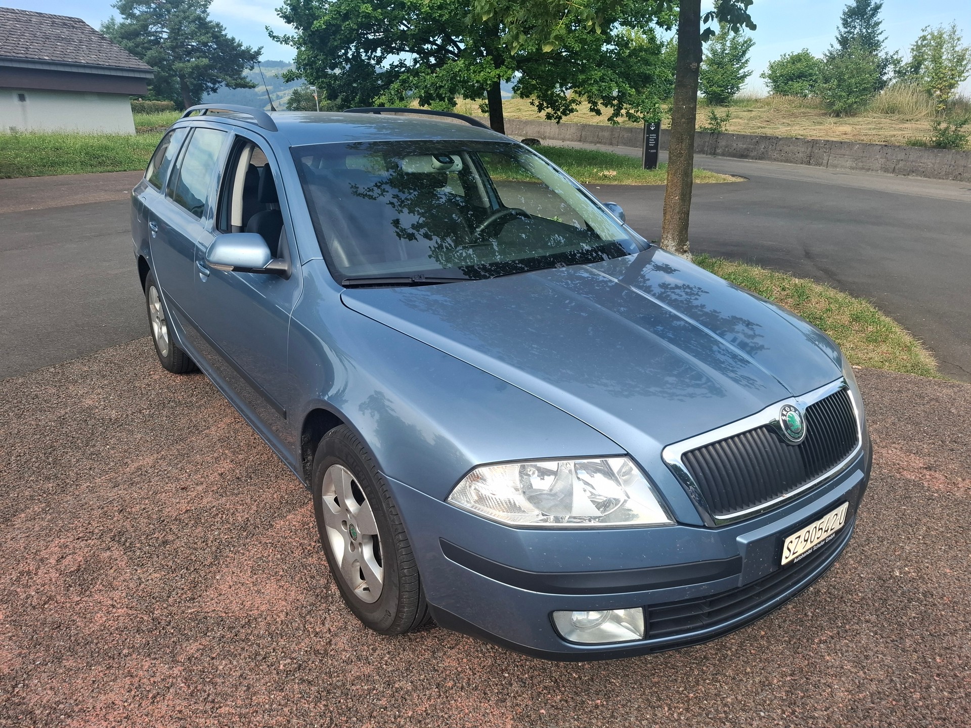 SKODA Octavia 2.0 FSI Swiss Adventure 4x4-image-0
