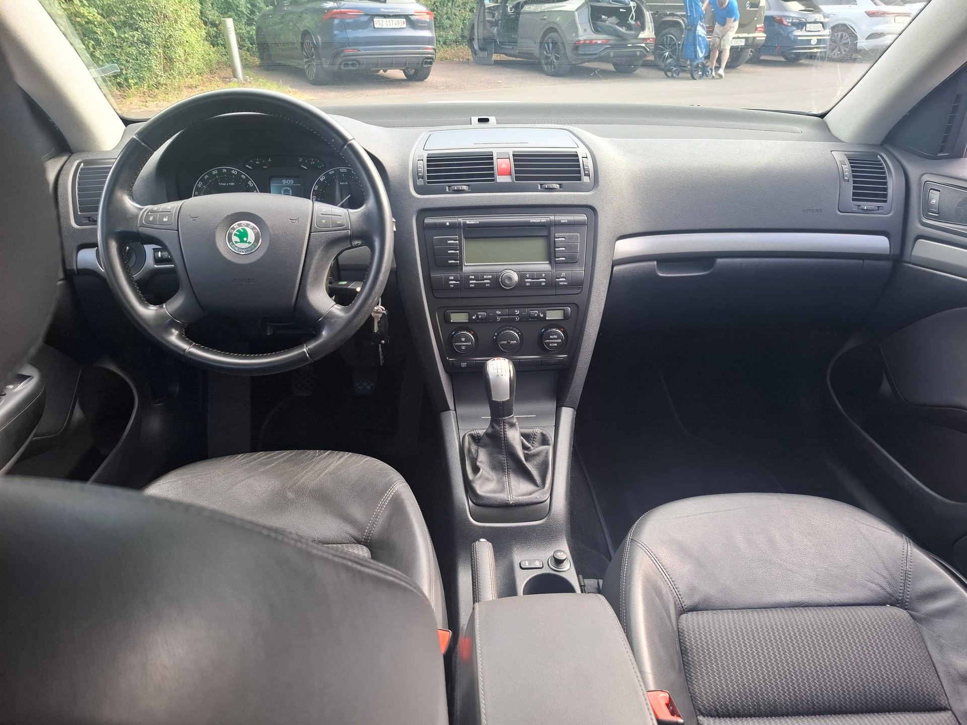 SKODA Octavia 2.0 FSI Swiss Adventure 4x4-image-9