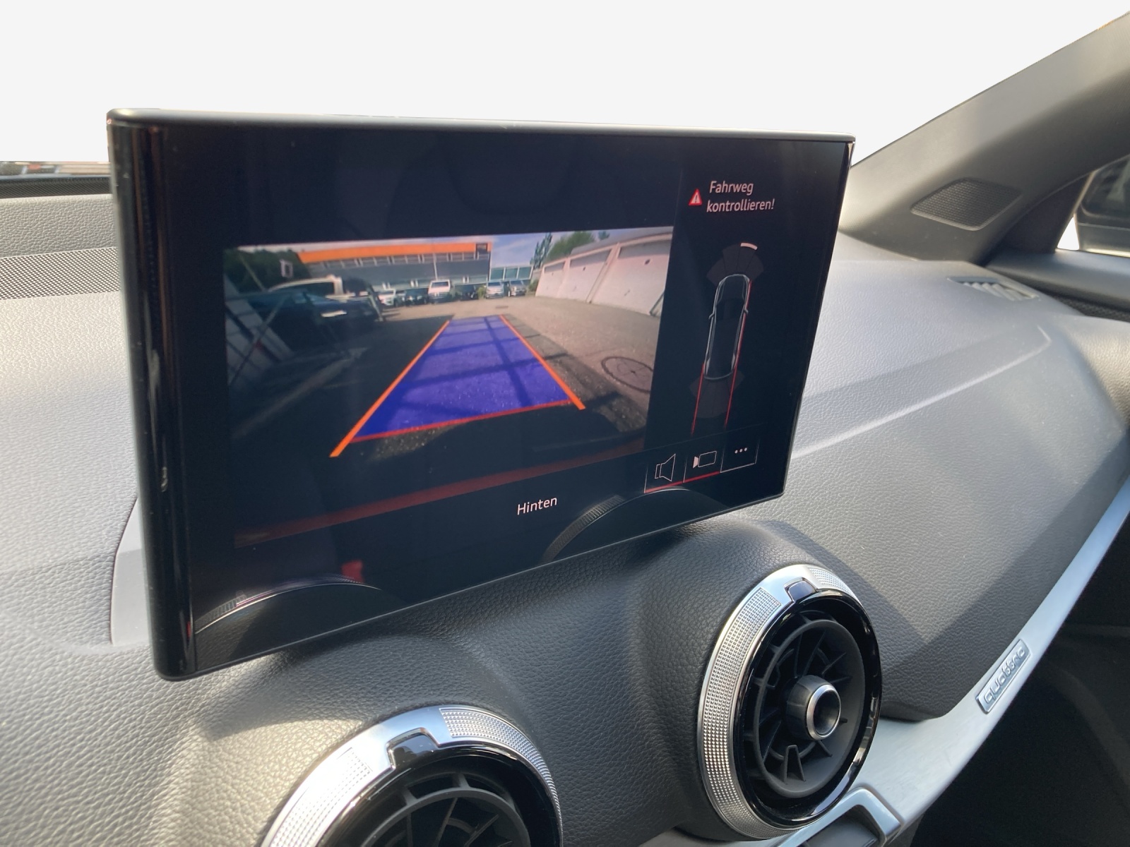 AUDI Q2 40 TFSI S line quattro S-tronic-image-13