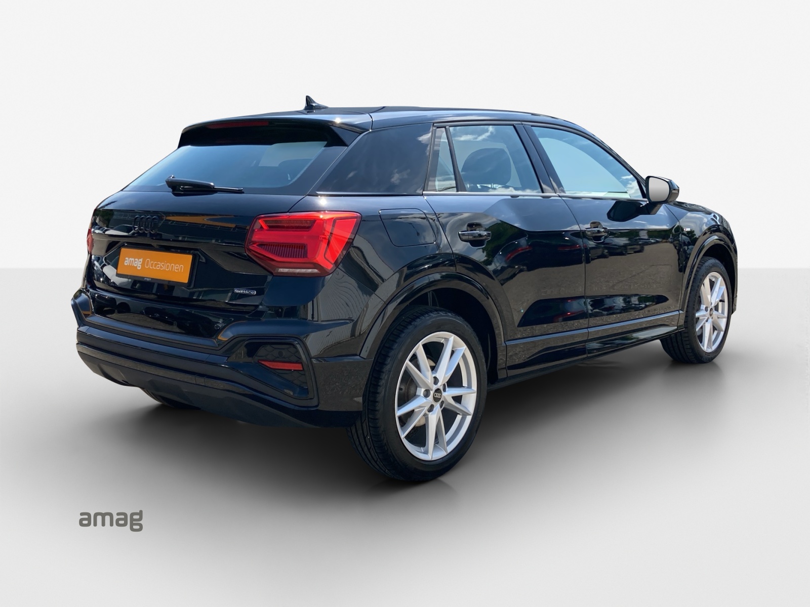 AUDI Q2 40 TFSI S line quattro S-tronic-image-4