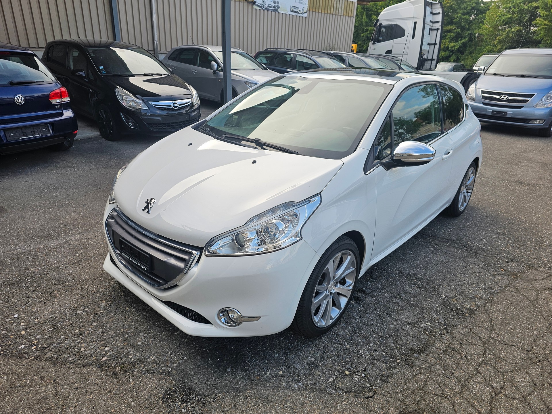 PEUGEOT 208 1.6 Turbo Allure-image-0