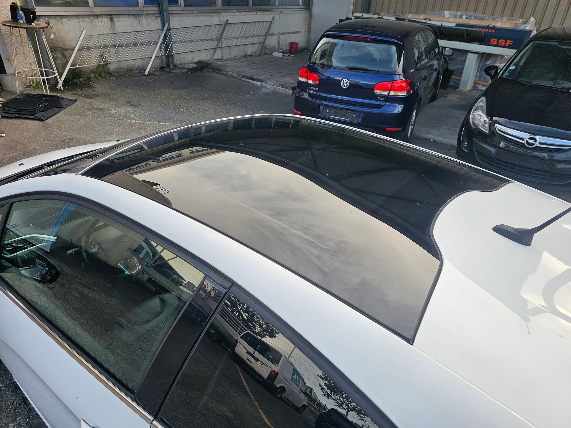 PEUGEOT 208 1.6 Turbo Allure-image-5