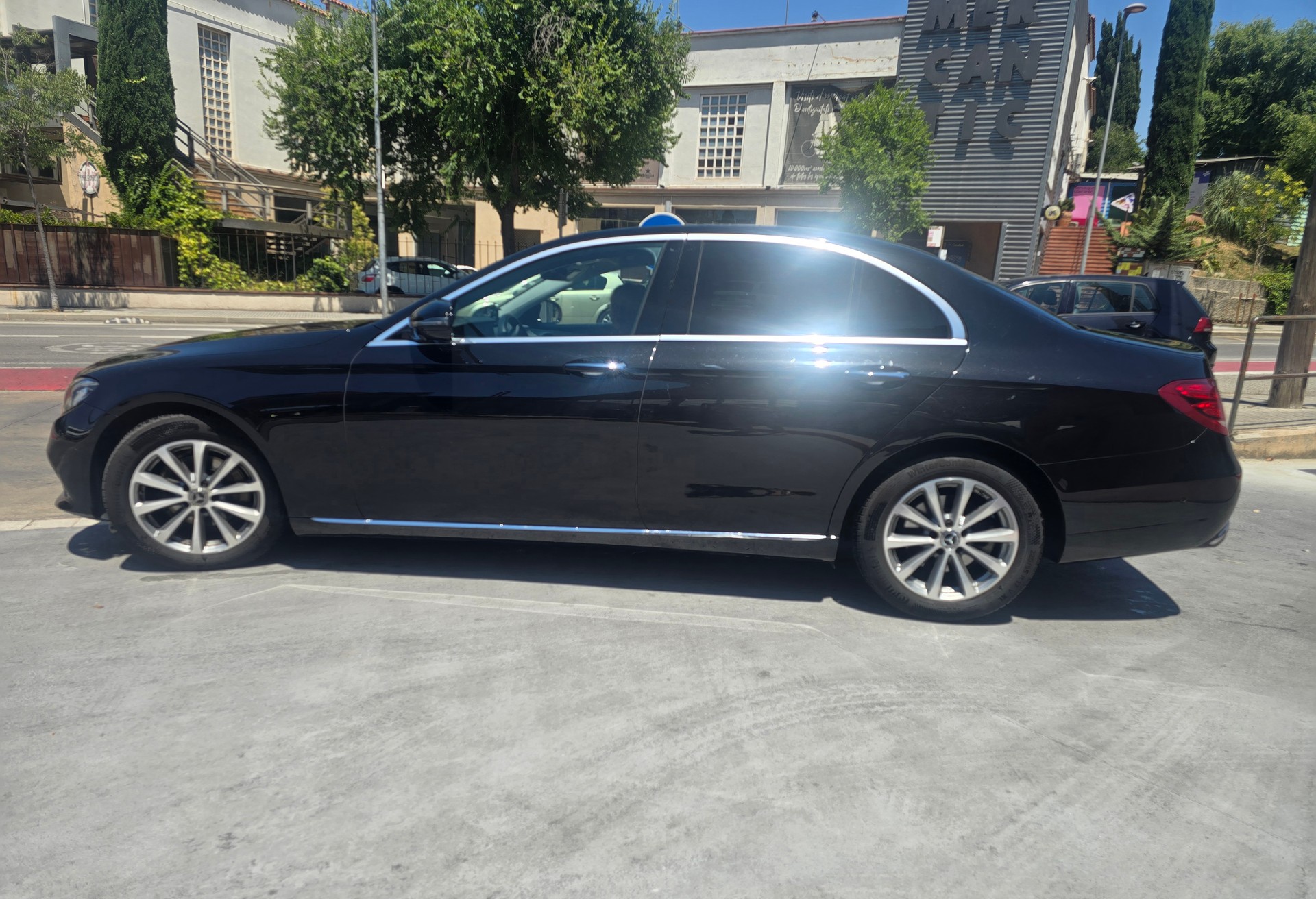 MERCEDES-BENZ E 200