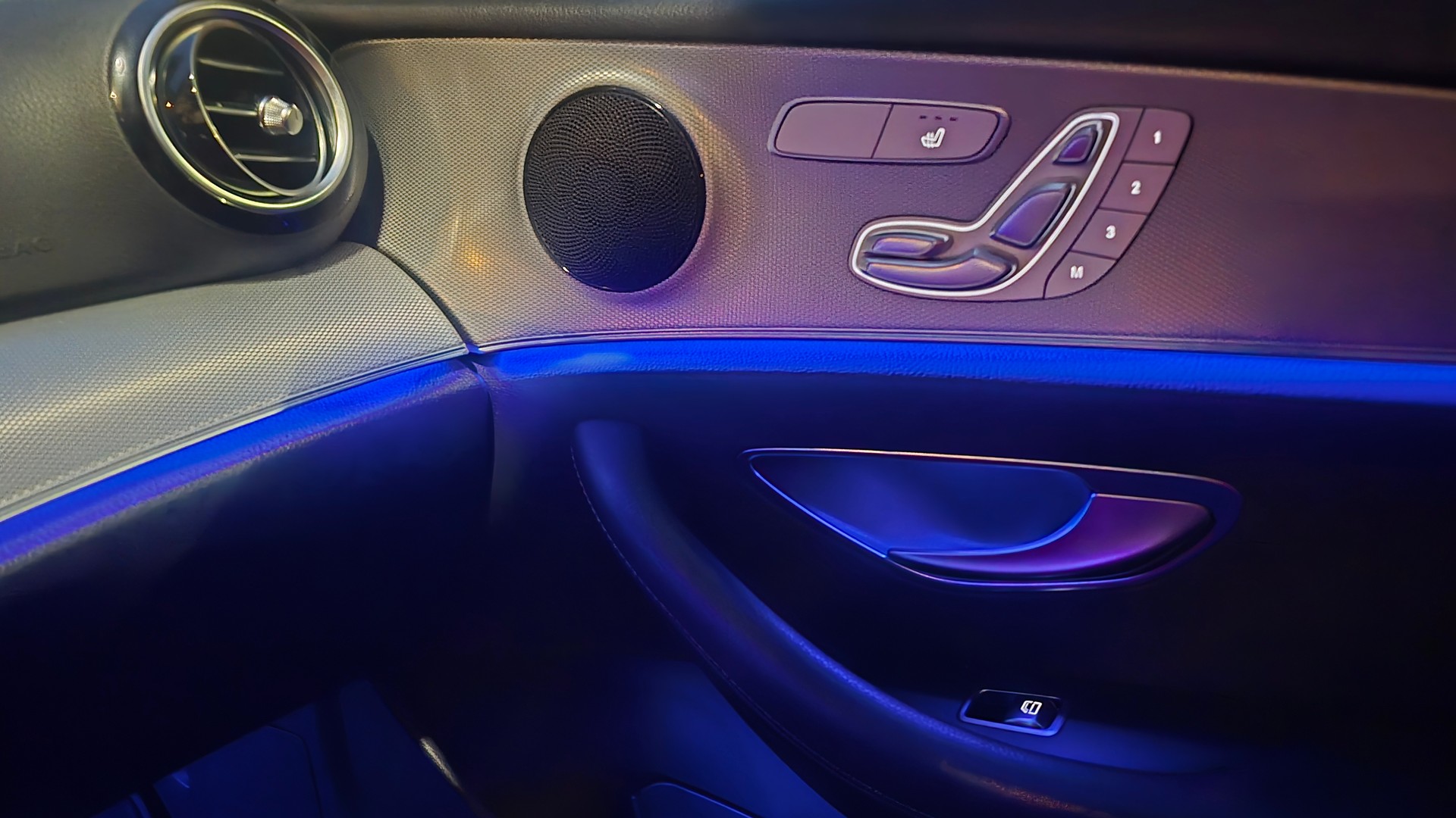 MERCEDES-BENZ E 200-image-10