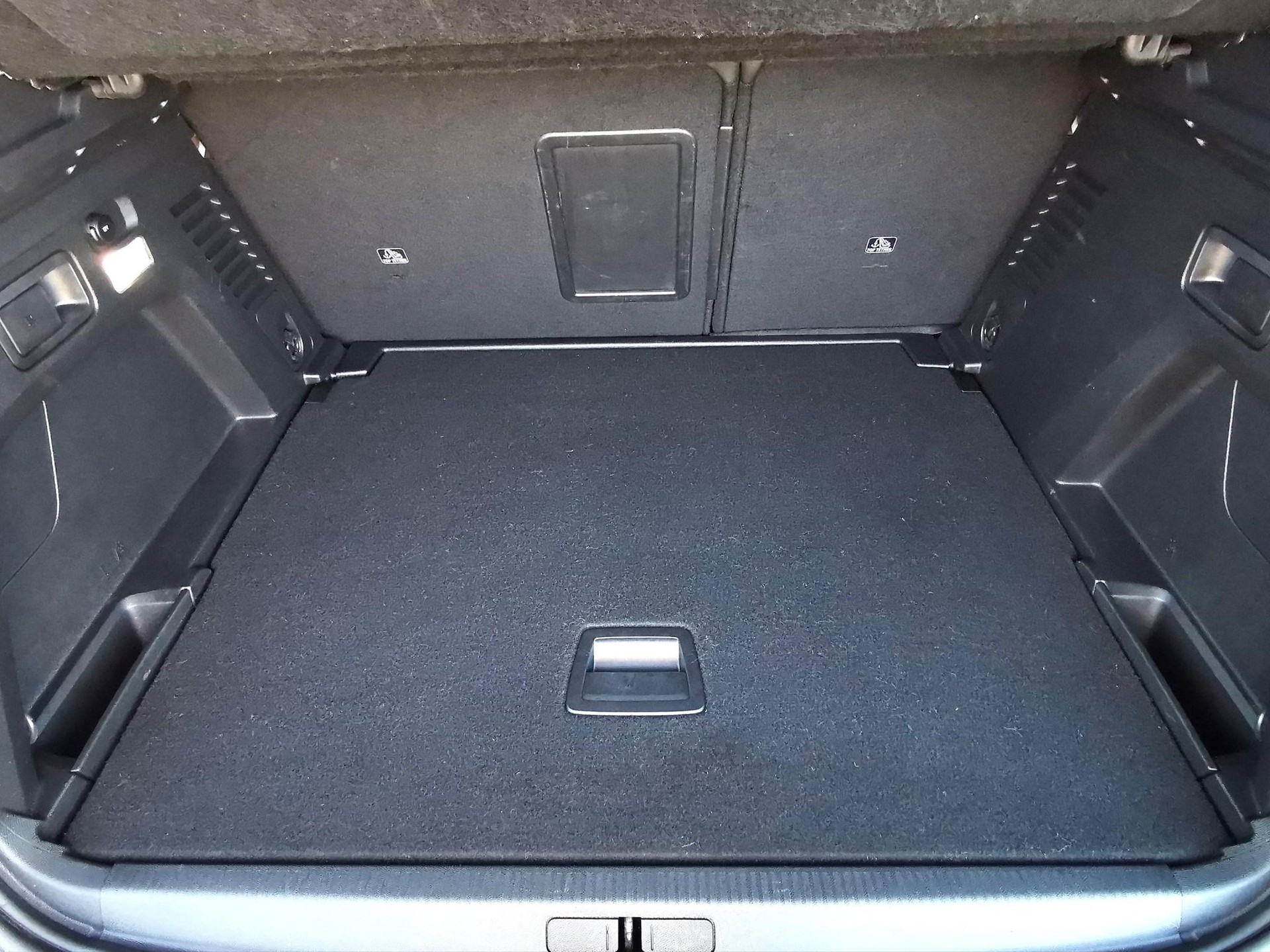 PEUGEOT 3008 1.5 BlueHDi GT Line-image-8