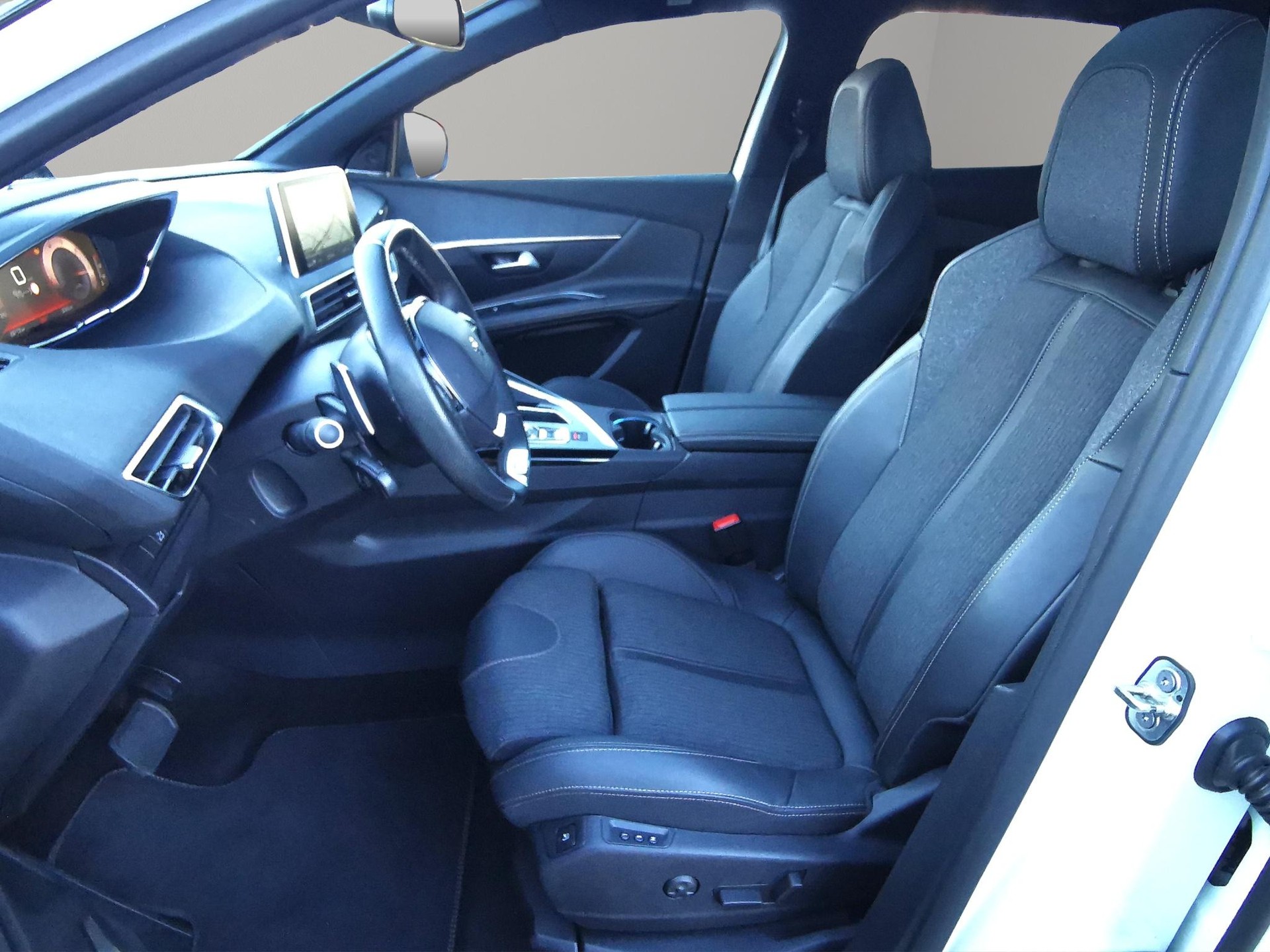 PEUGEOT 3008 1.5 BlueHDi GT Line-image-1
