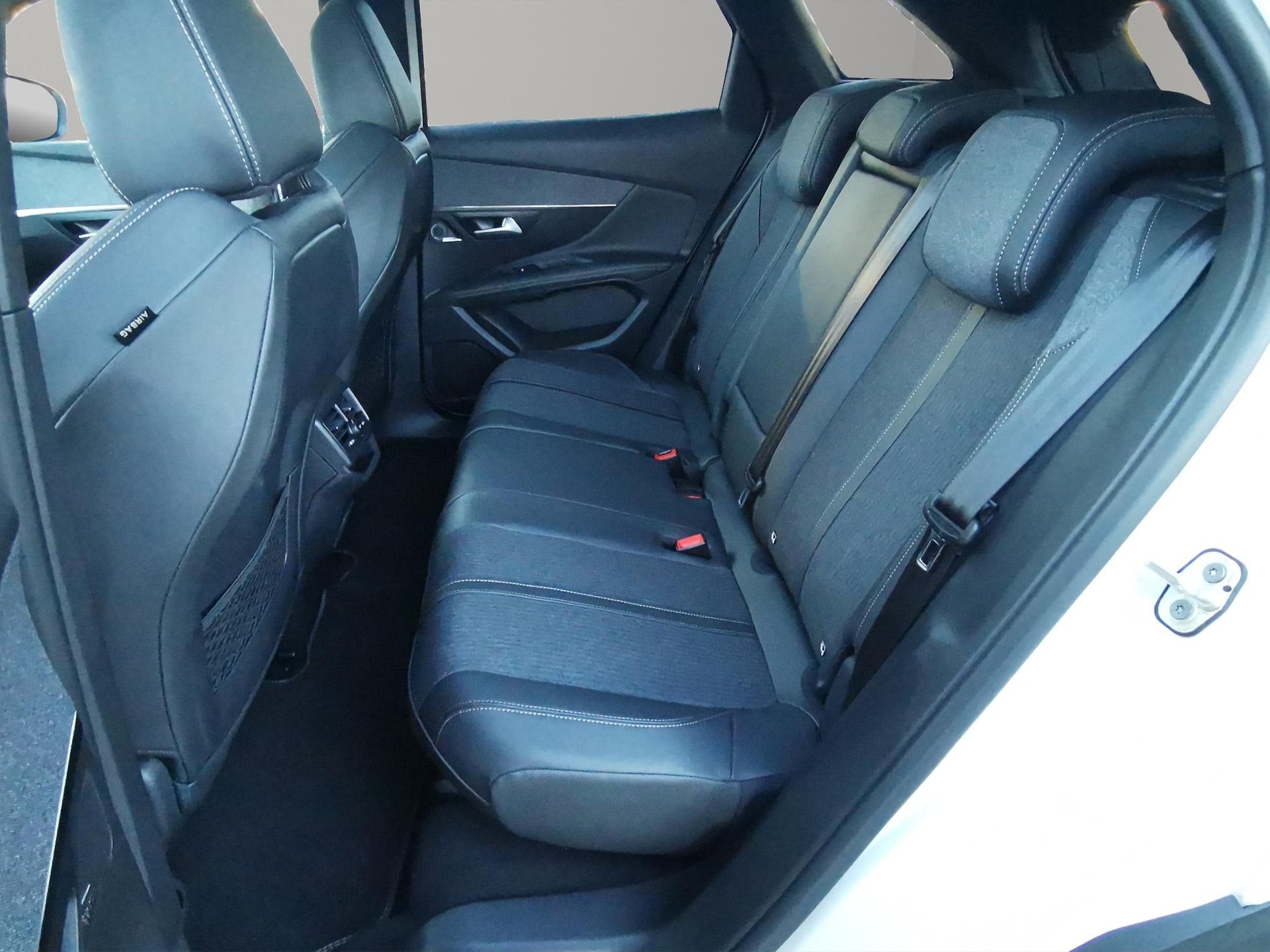 PEUGEOT 3008 1.5 BlueHDi GT Line-image-7