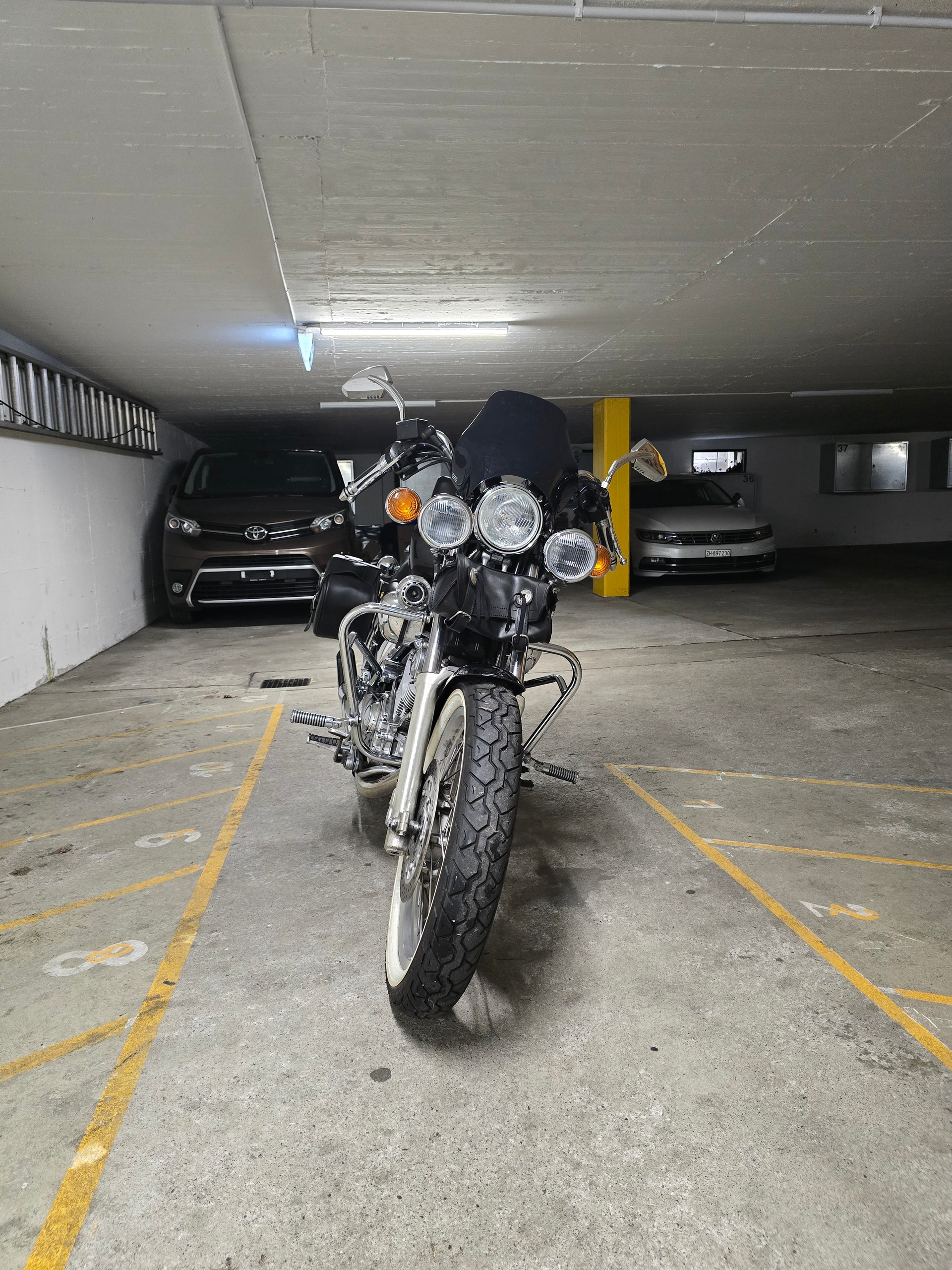 YAMAHA XV 1100 Virago-image-9