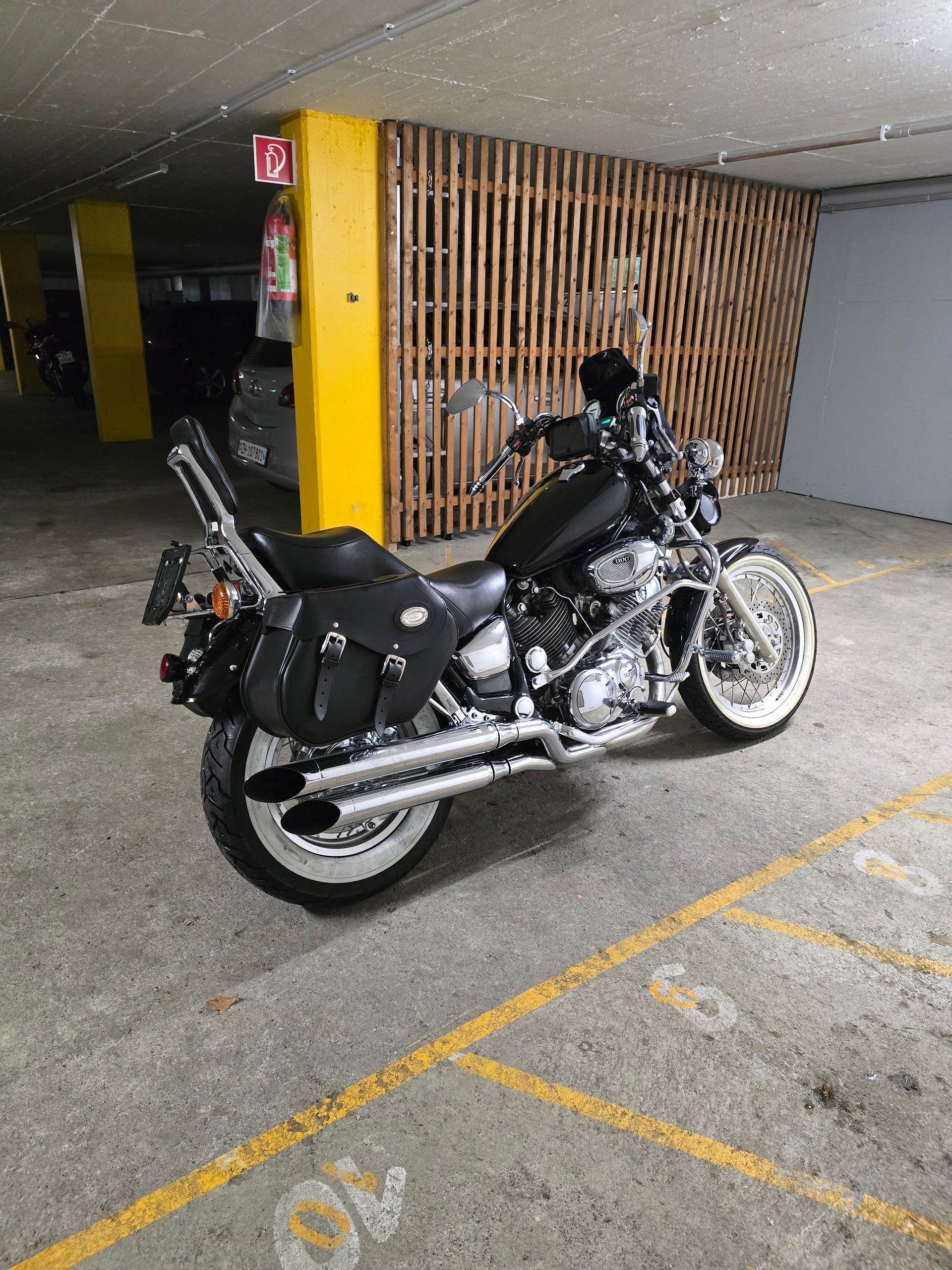 YAMAHA XV 1100 Virago-image-6