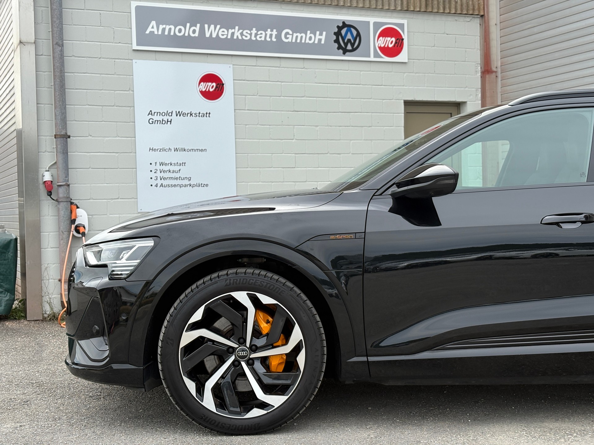 AUDI e-tron 55 S Line Black Edition quattro-image-4