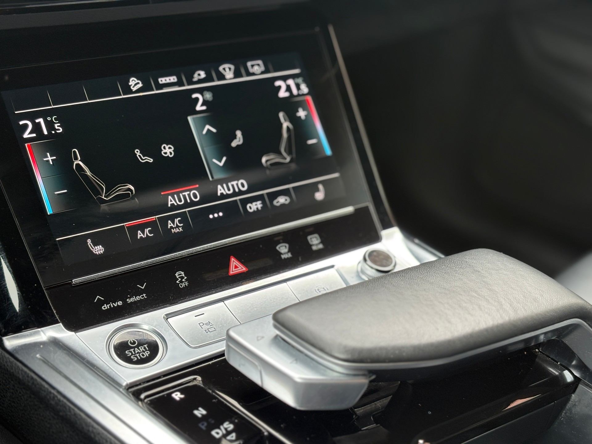 AUDI e-tron 55 S Line Black Edition quattro-image-12